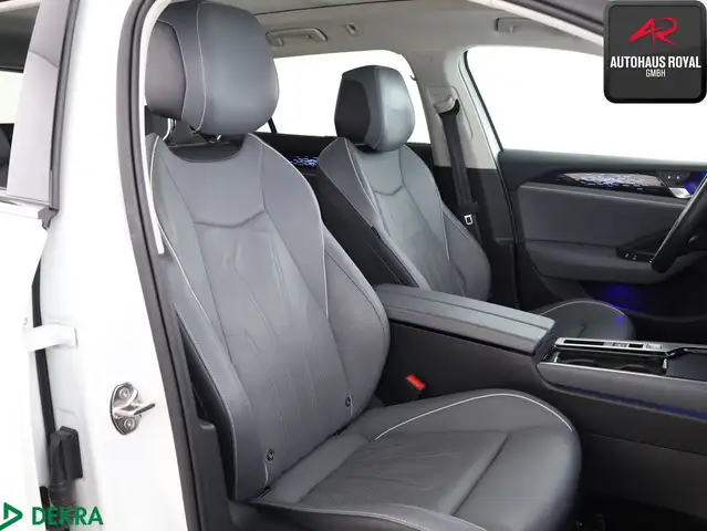 Volkswagen Passat view 11