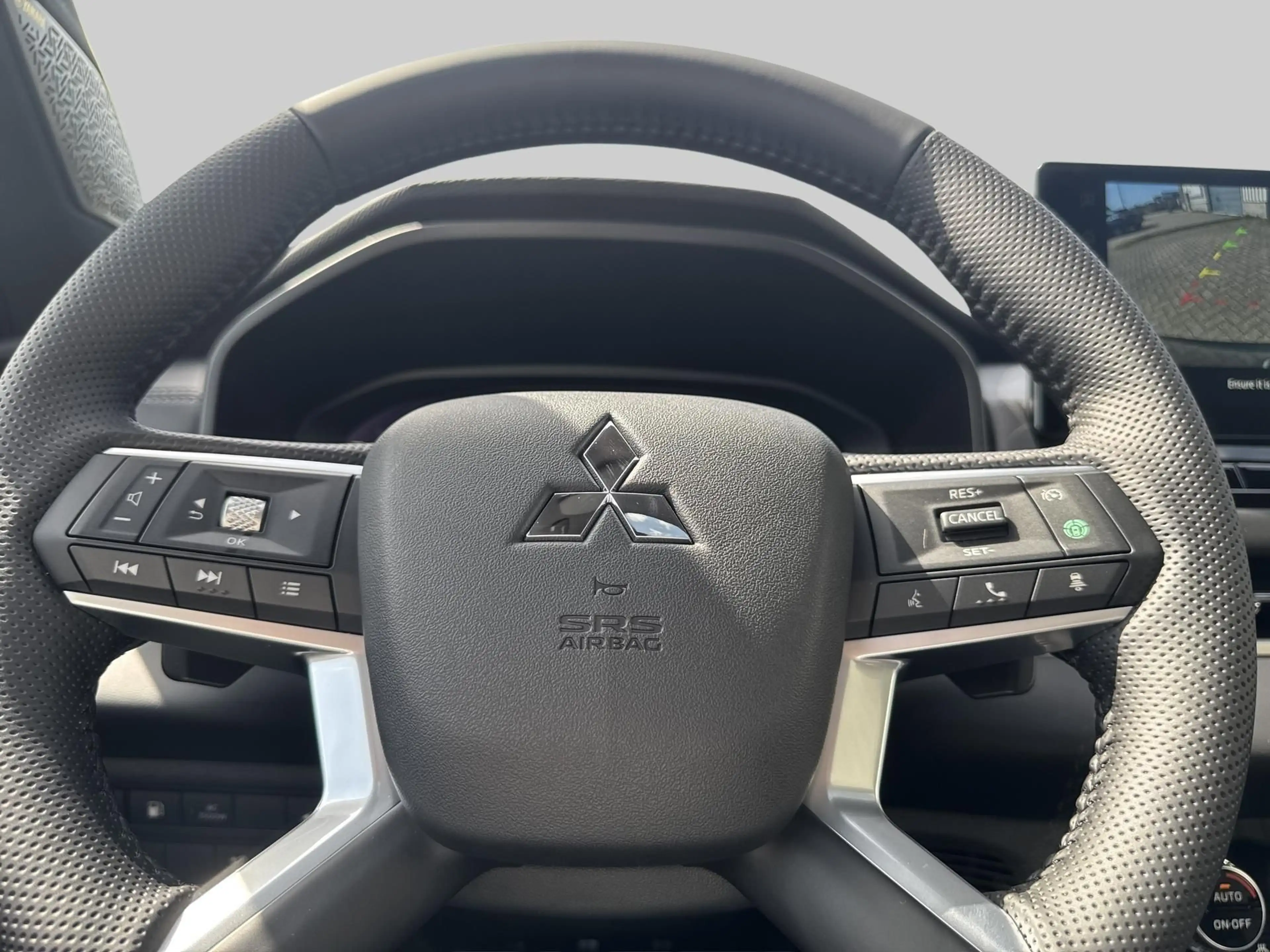 Mitsubishi Outlander 2.4 PHEV Black Edition — photo 12