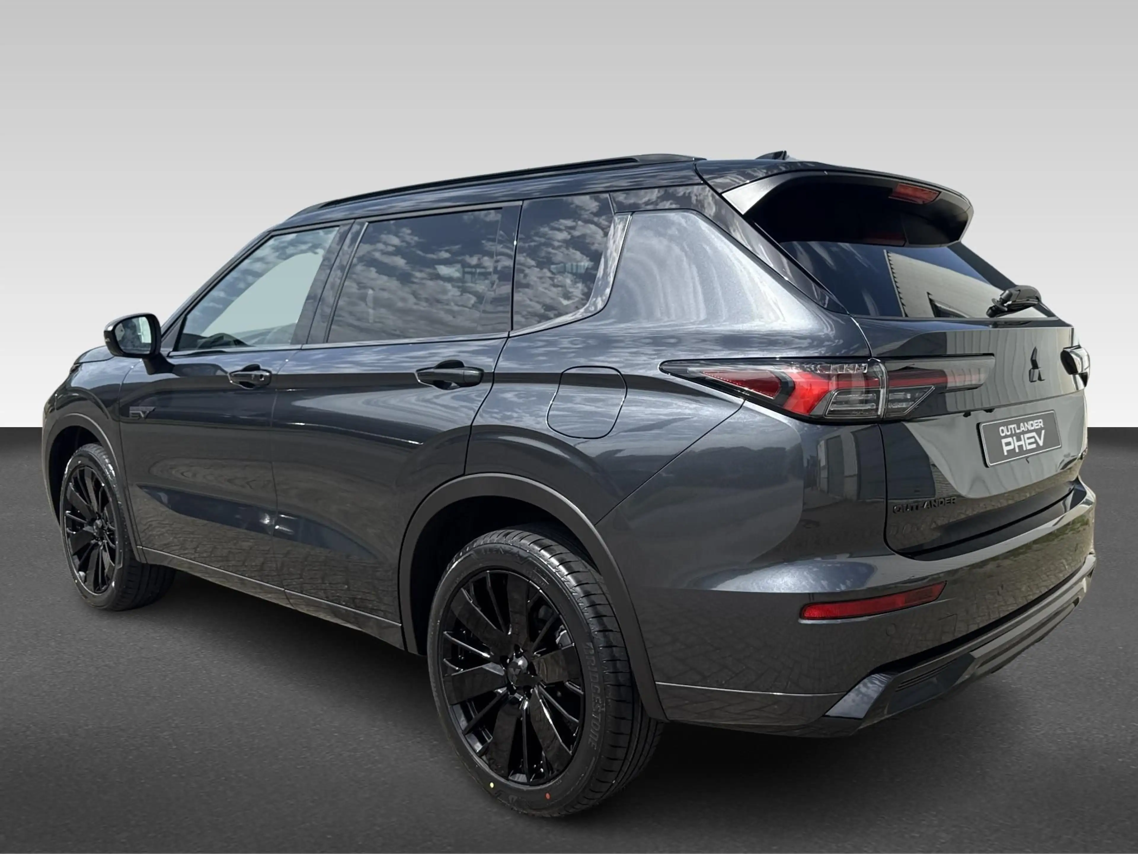 Mitsubishi Outlander 2.4 PHEV Black Edition — photo 3