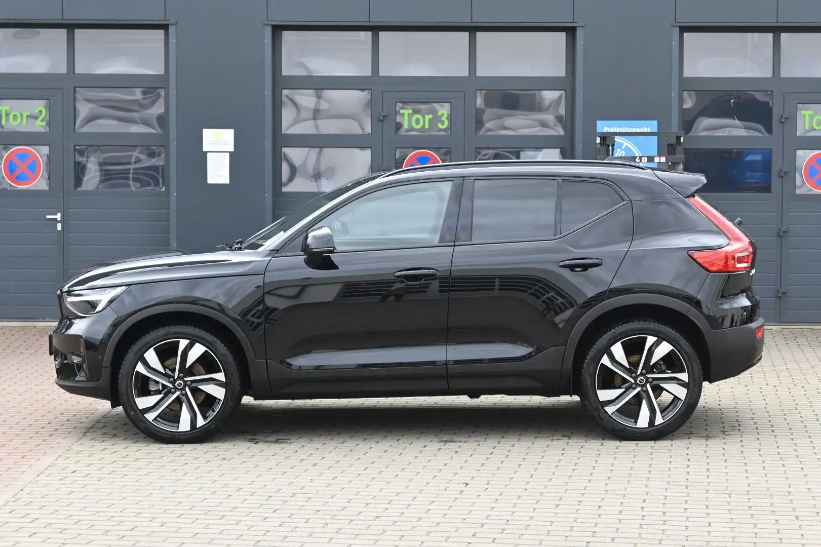 Volvo XC40 B4 Ultimate Dark*PANO*STHZ*H&K*360*20" Schwarz - 2