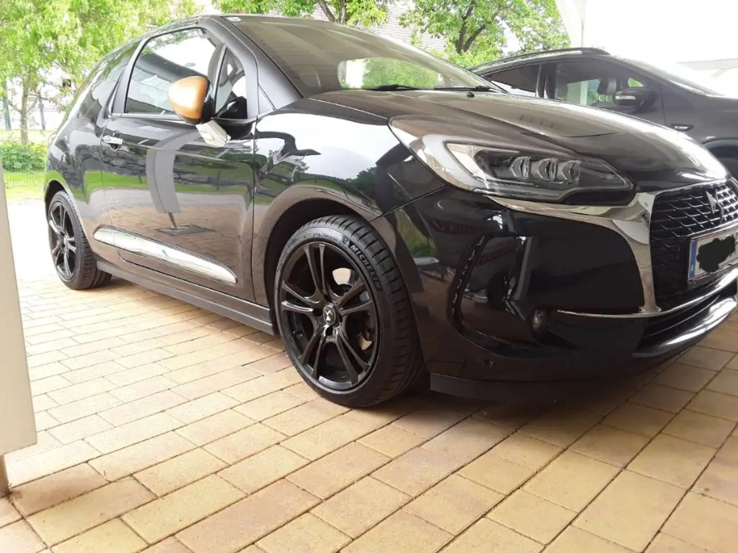 DS Automobiles DS 3 DS3 THP 165 S Schwarz - 2