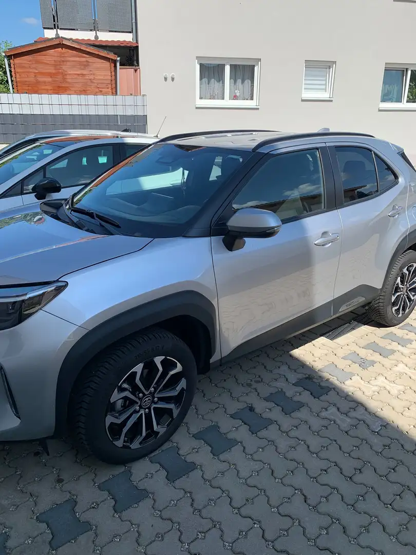 Toyota Yaris Cross Hybrid FWD Team Deutschland NAV APPLINK ACC LHZ Silber - 1