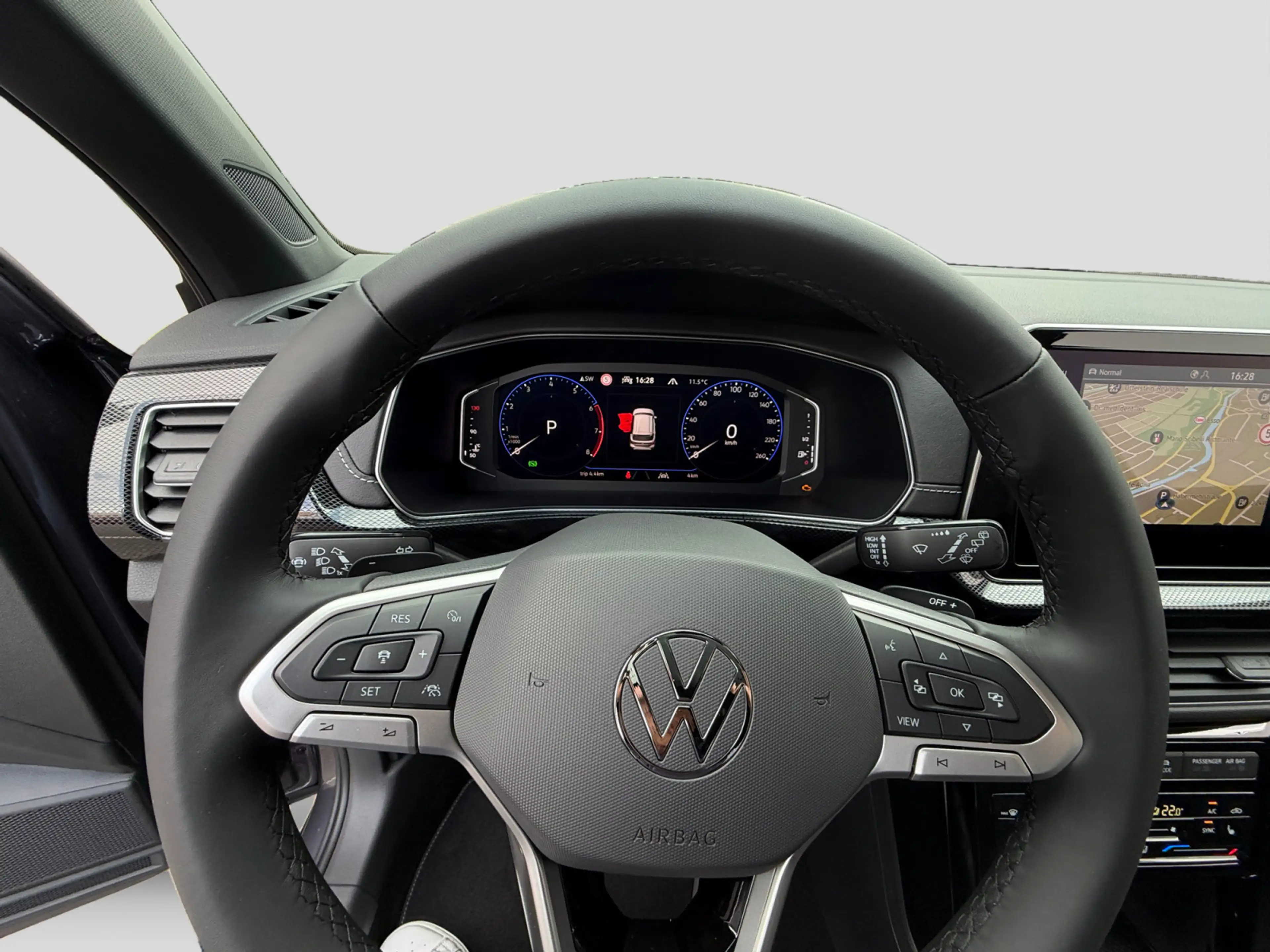 Volkswagen T-Cross R-Line 1.0 l TSI 85 kW Travel & Comfort" — photo 9