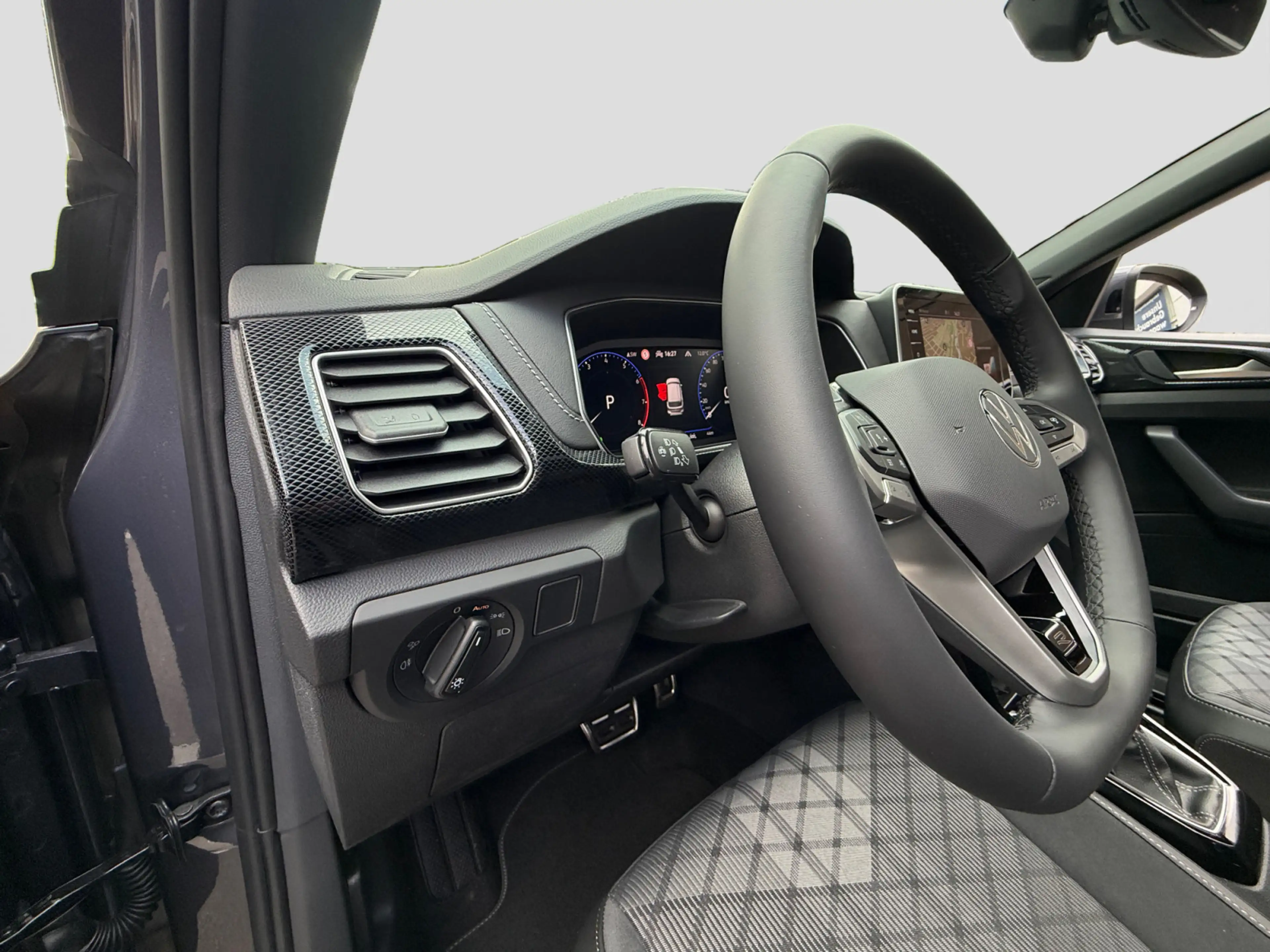 Volkswagen T-Cross R-Line 1.0 l TSI 85 kW Travel & Comfort" — photo 13