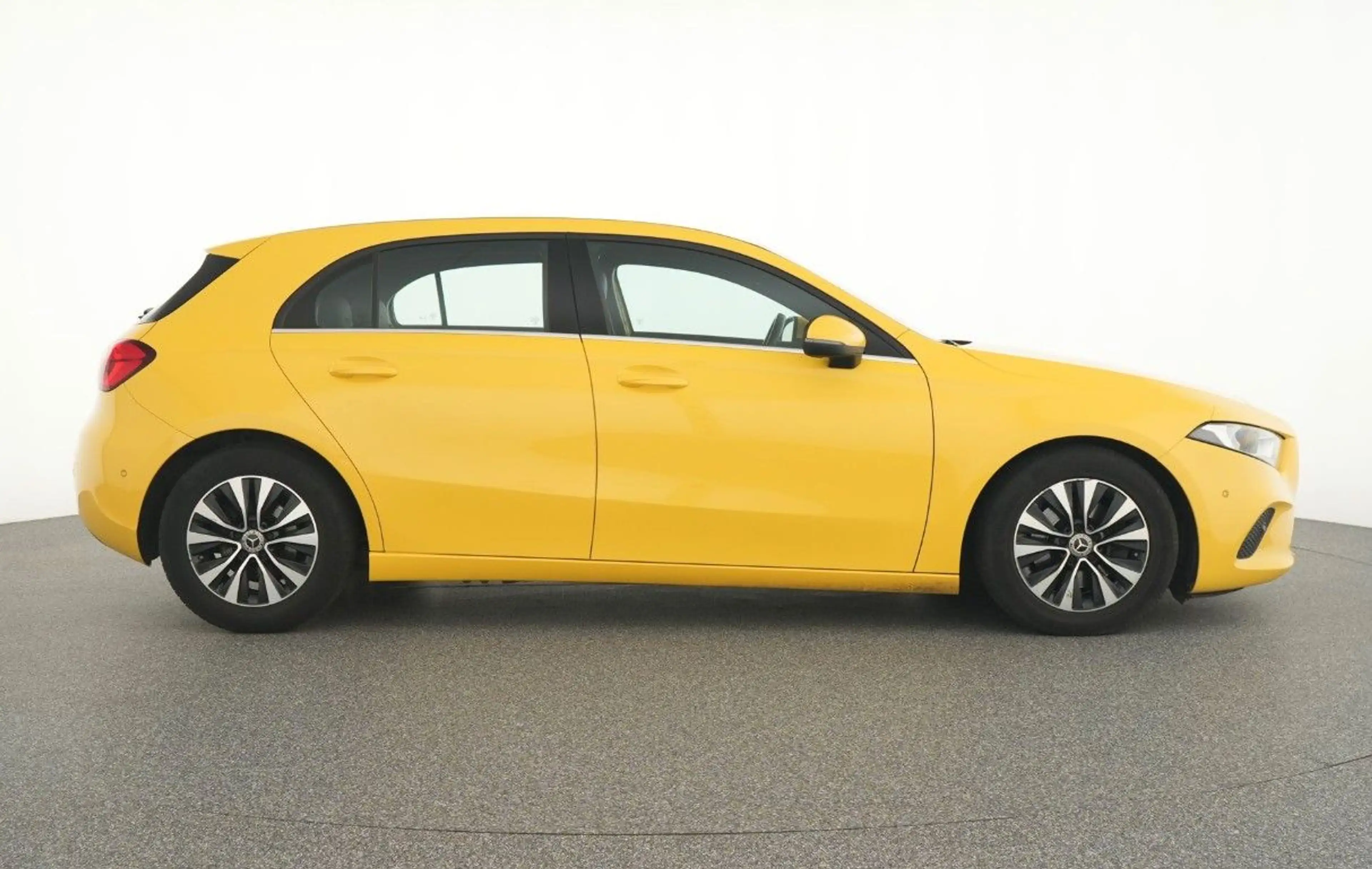 Mercedes-Benz A 180 d Avantgarde 1950ccm 8G KAM MBUX SPUR — photo 10