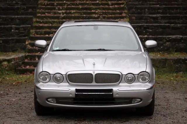 Jaguar XJR Top gepflegter XJR mit 3 Jahre Garantie