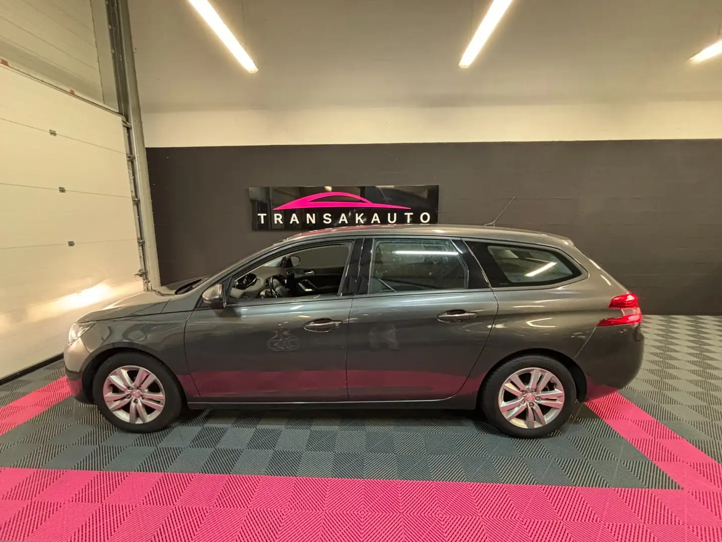 Peugeot 308 308 SW 1.6 BlueHDi 120ch S\u0026amp;S BVM6 Style Grau - 2