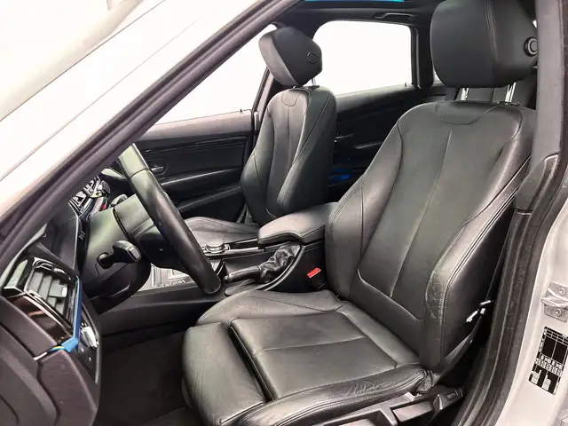 BMW 3 Series view 16