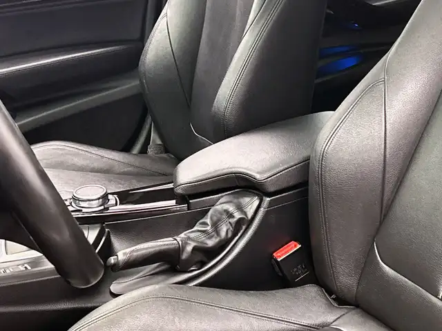 BMW 3 Series view 18