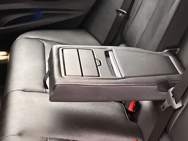 BMW 3 Series view 23