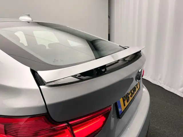 BMW 3 Series view 26