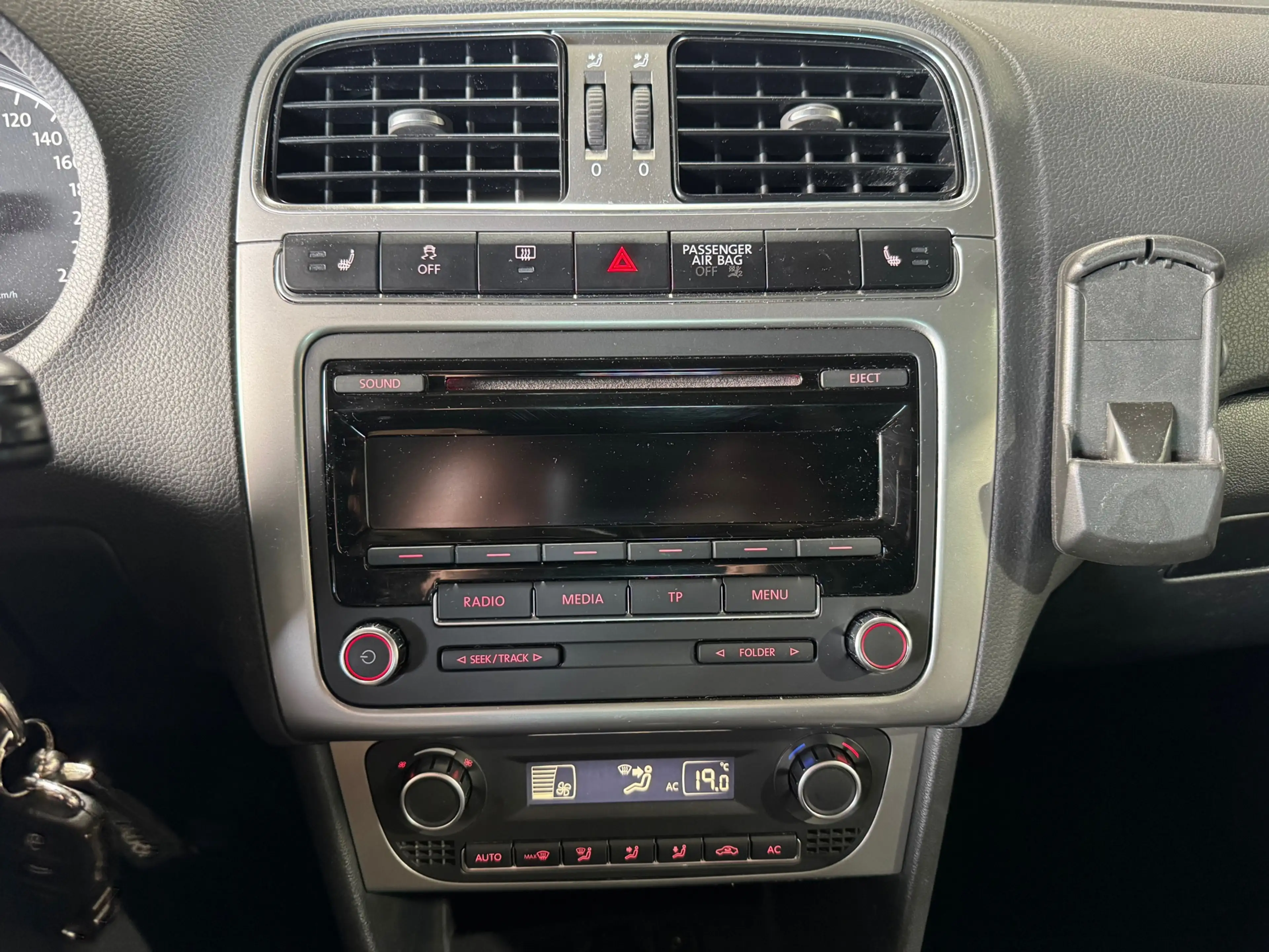 Volkswagen Polo 1.2 TSI Trendline — photo 11