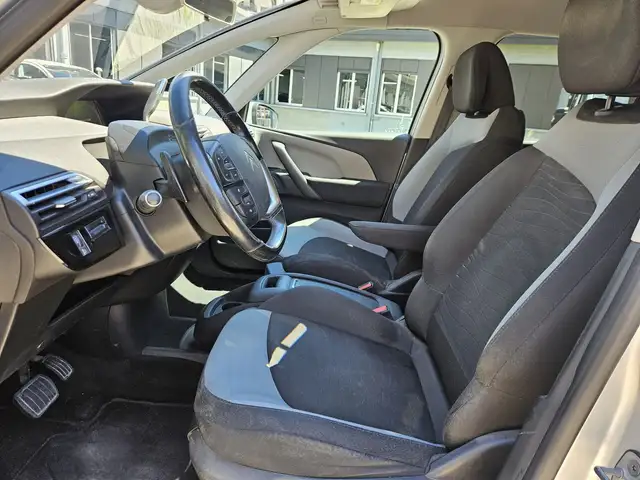 Citroen Grand C4 Picasso view 8