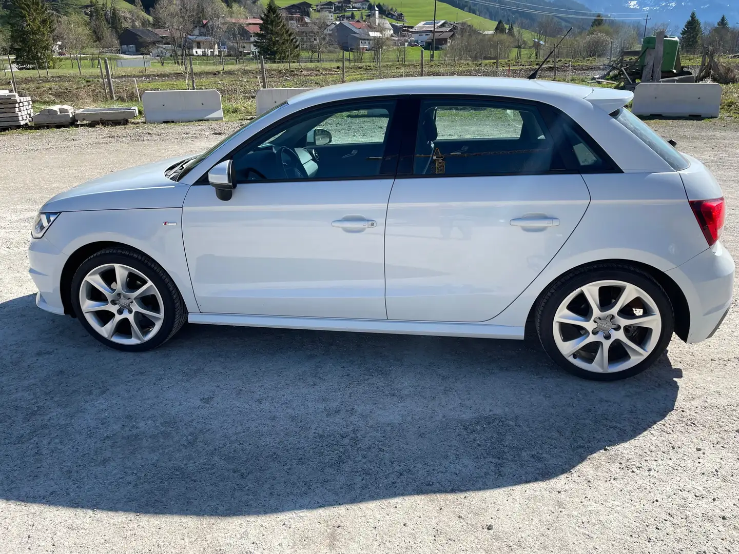 Audi A1 A1 SB 1,0 TFSI Sport Sport Weiß - 1