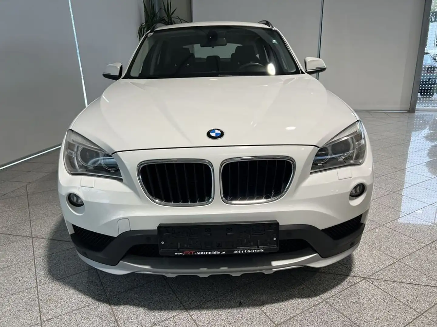 BMW X1 xDrive 18d Weiß - 2