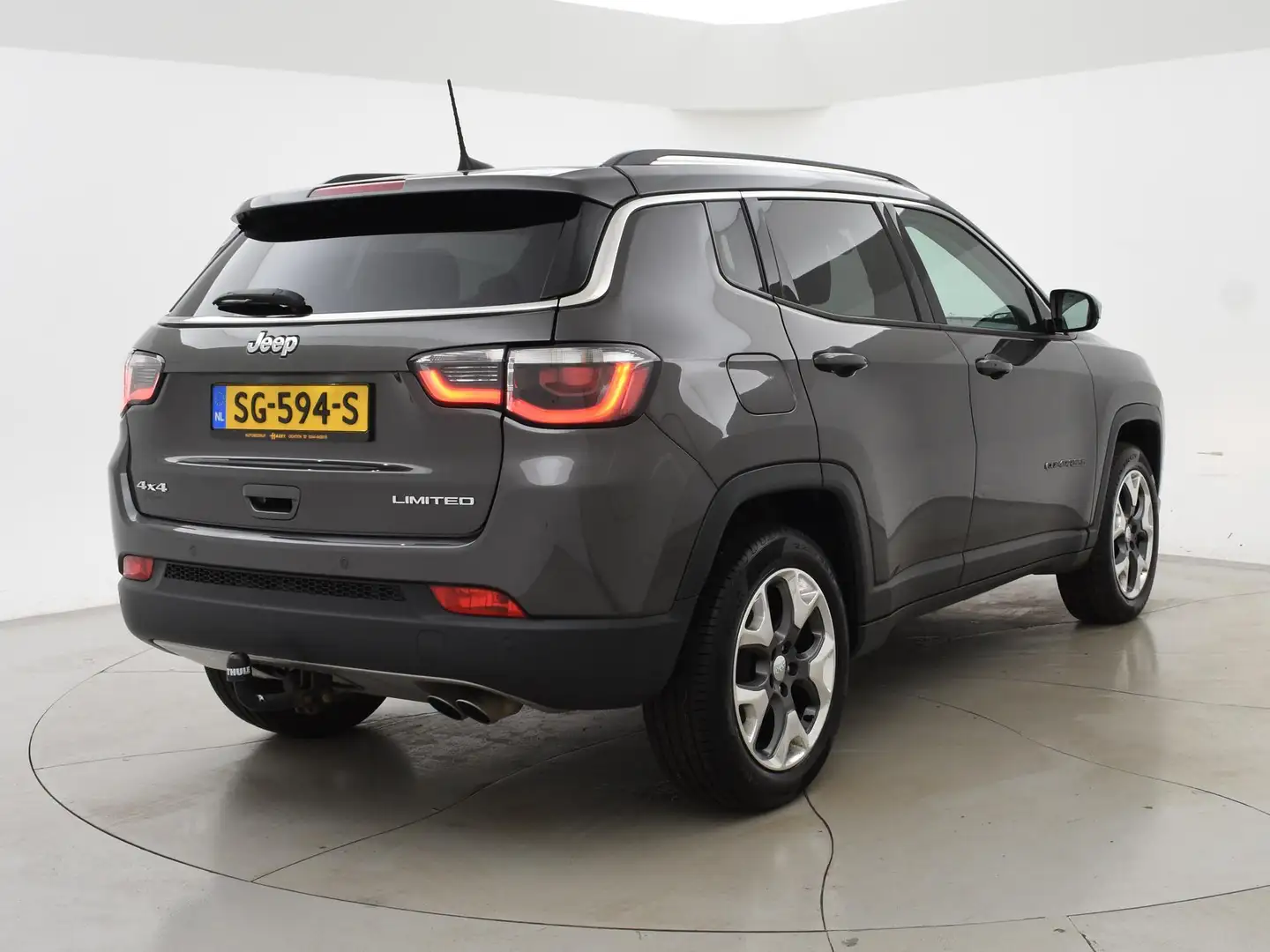 Jeep Compass 2.0 MULTIJET DIESEL 4X4 LIMITED + 1900 KG TREKHAAK Gris - 2