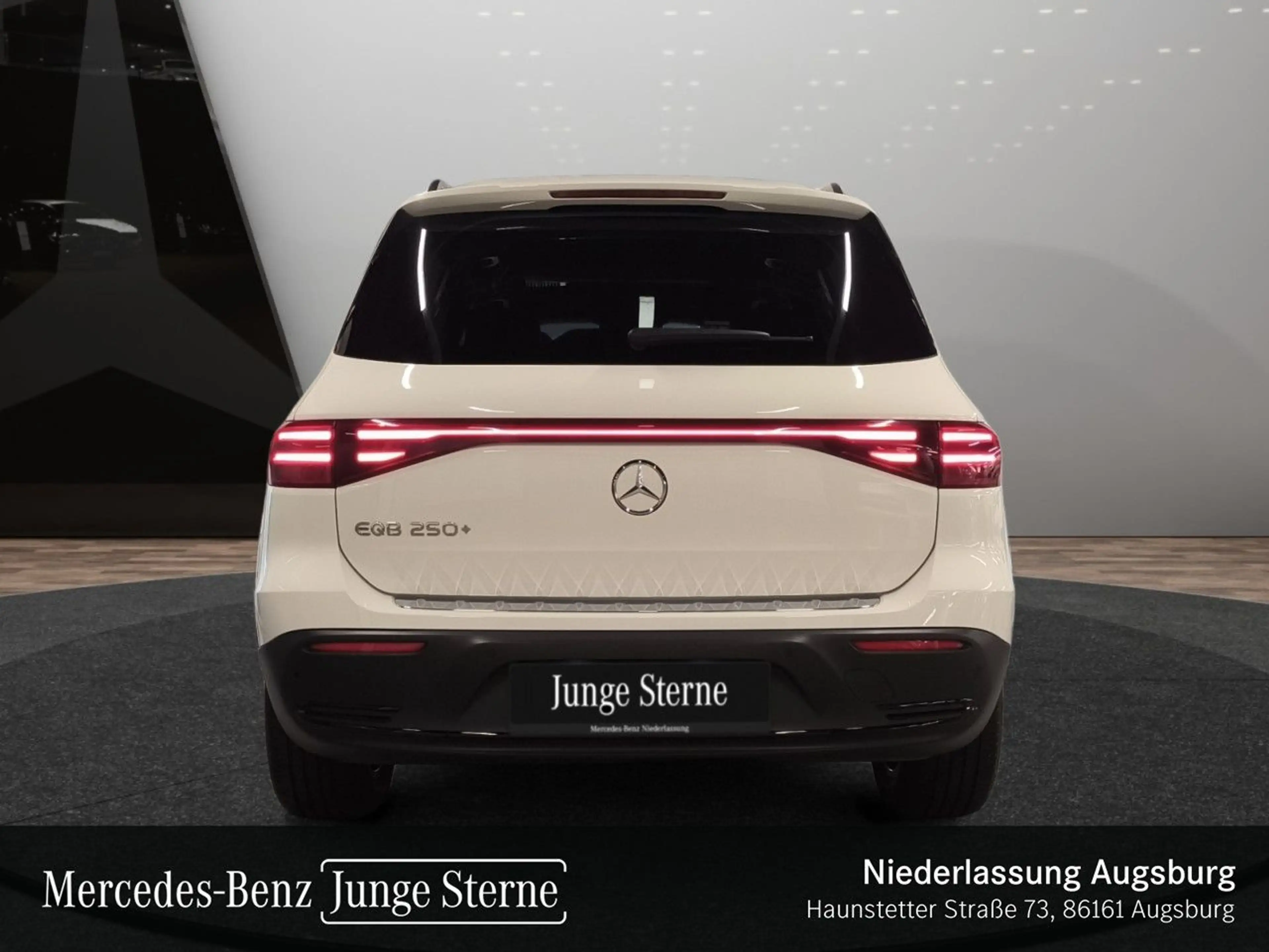 Mercedes-Benz EQB 250 ELECTRICART+NIGHT+PLUS-PAKET+AHK+PANO+SPUR — photo 9