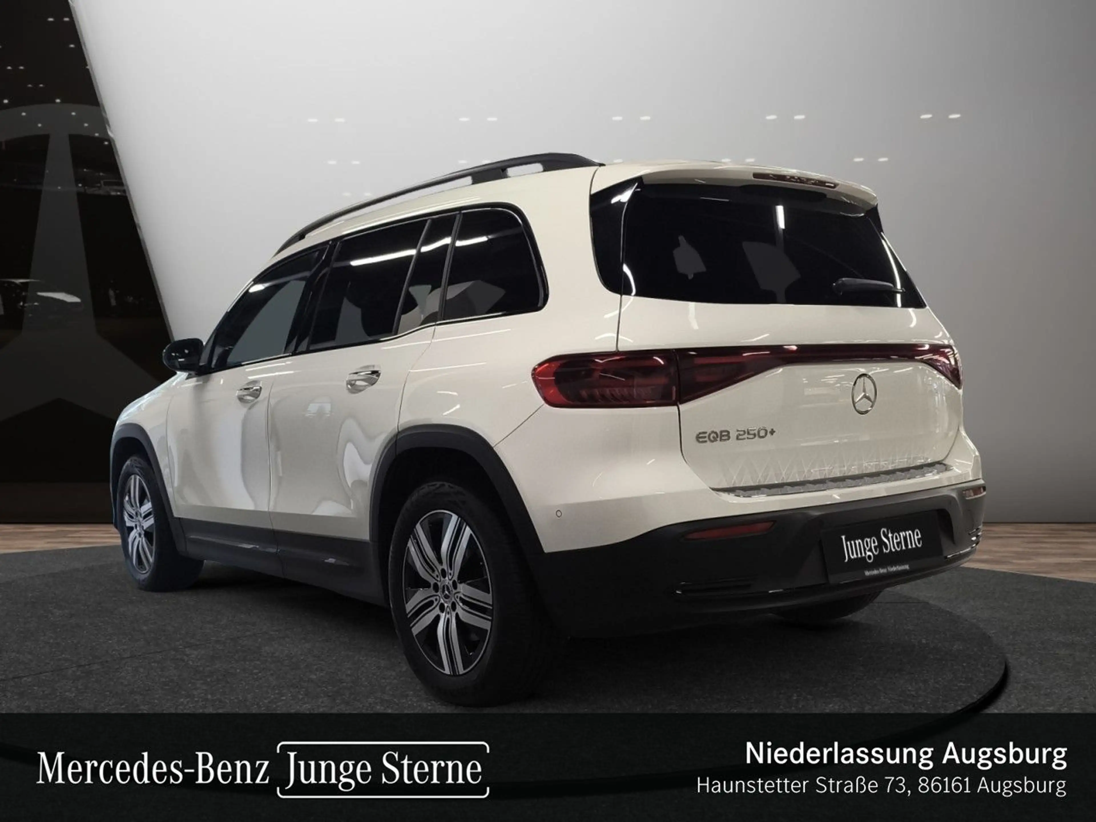 Mercedes-Benz EQB 250 ELECTRICART+NIGHT+PLUS-PAKET+AHK+PANO+SPUR — photo 10