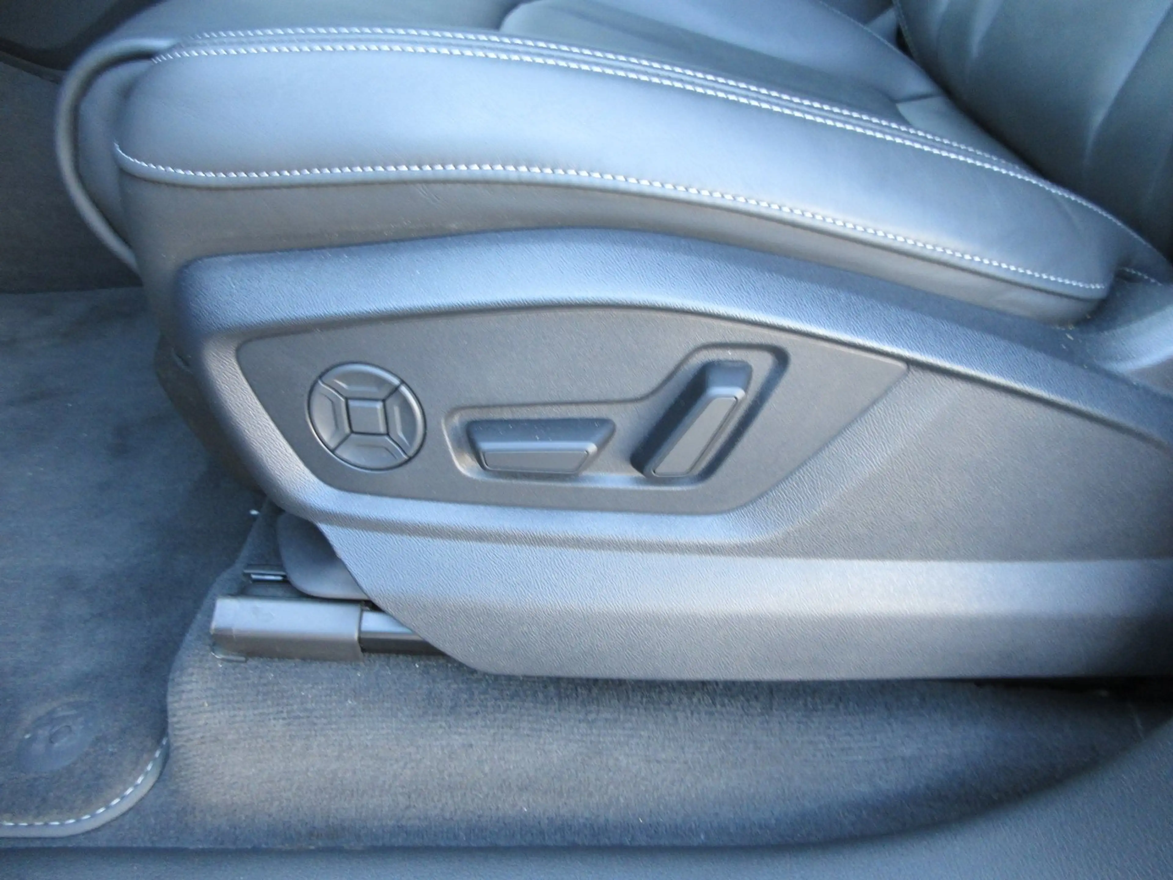 Audi Q7 50 TDI quattro S line — photo 14