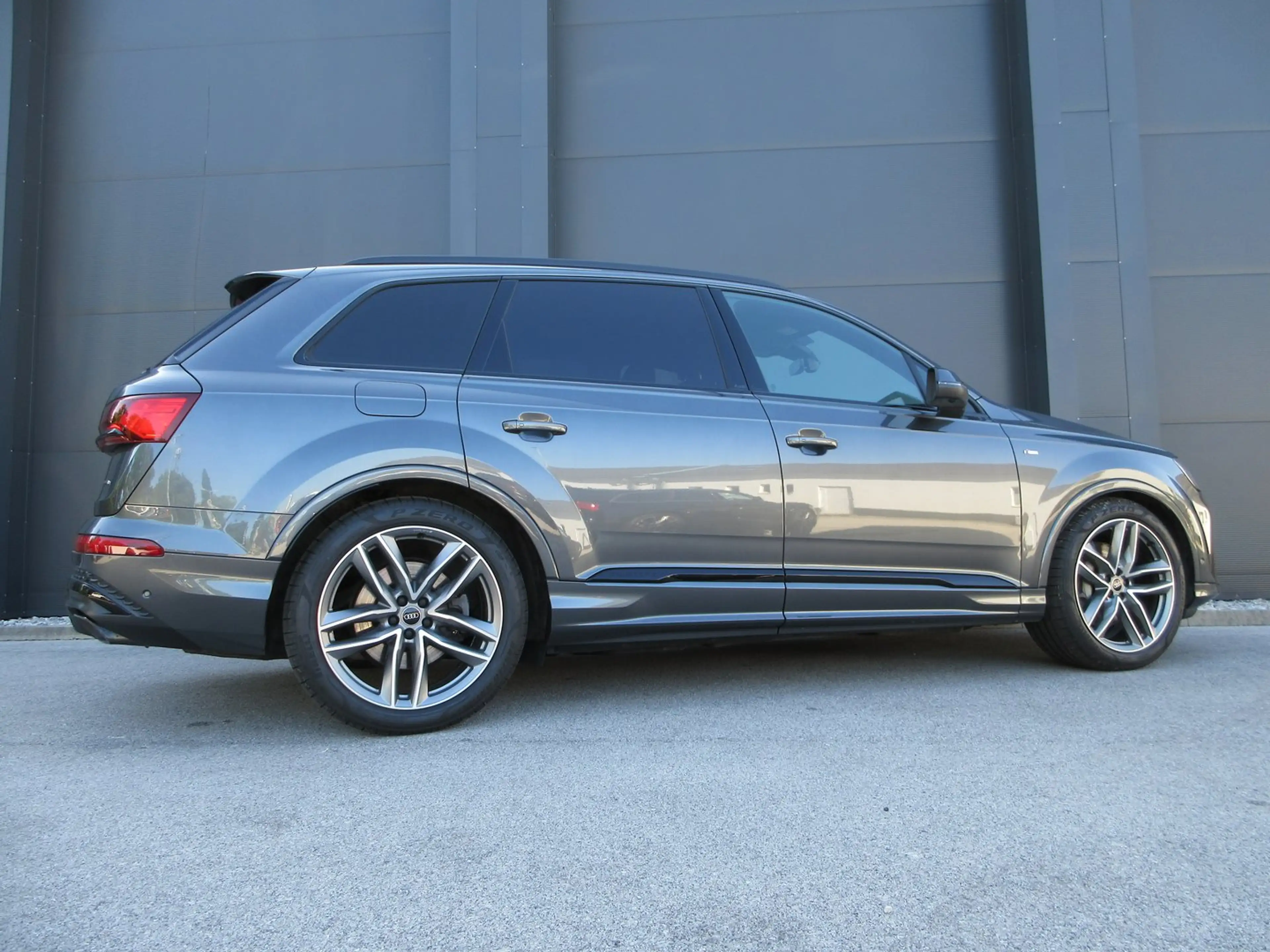 Audi Q7 50 TDI quattro S line — photo 9