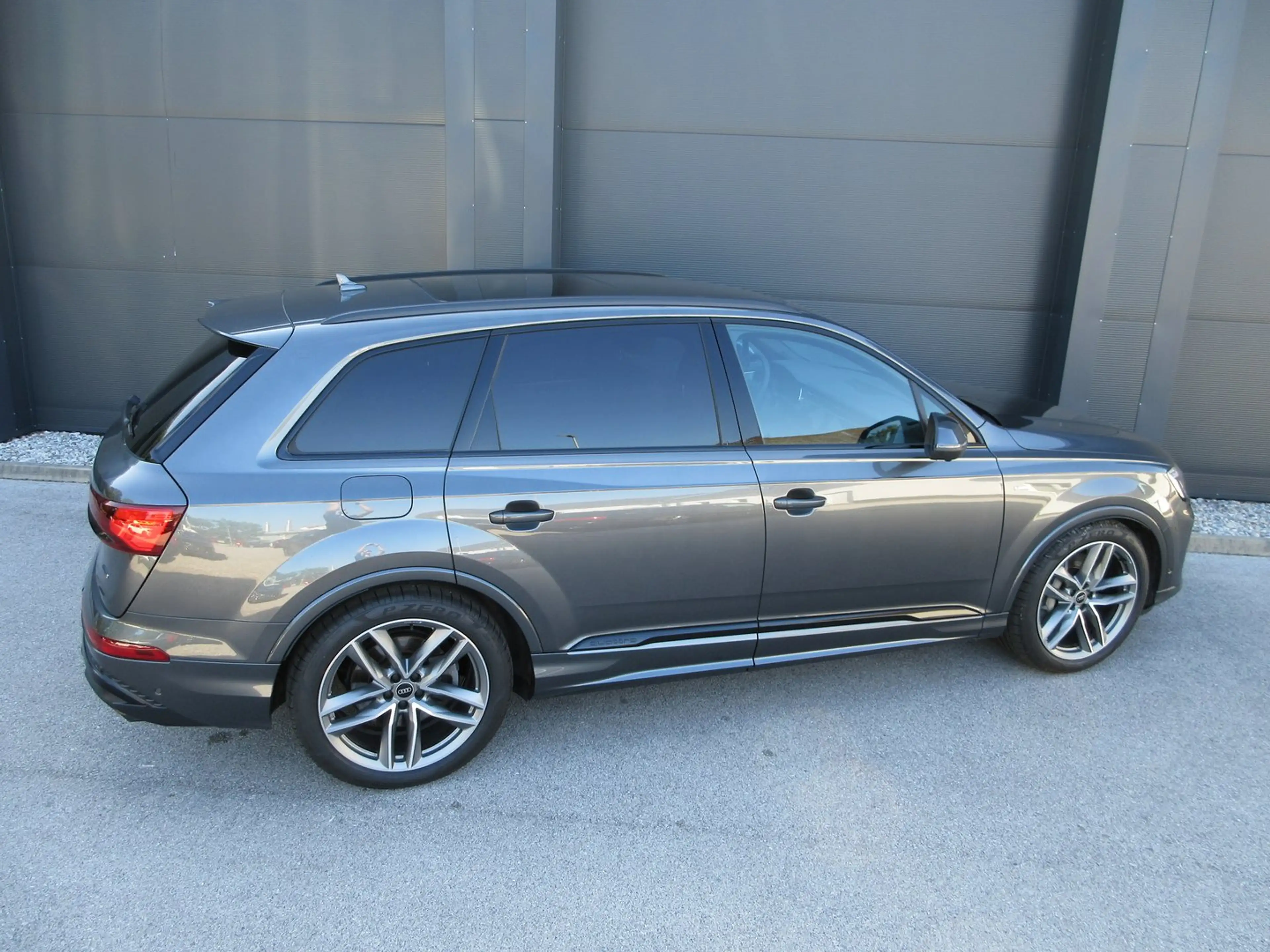 Audi Q7 50 TDI quattro S line — photo 8
