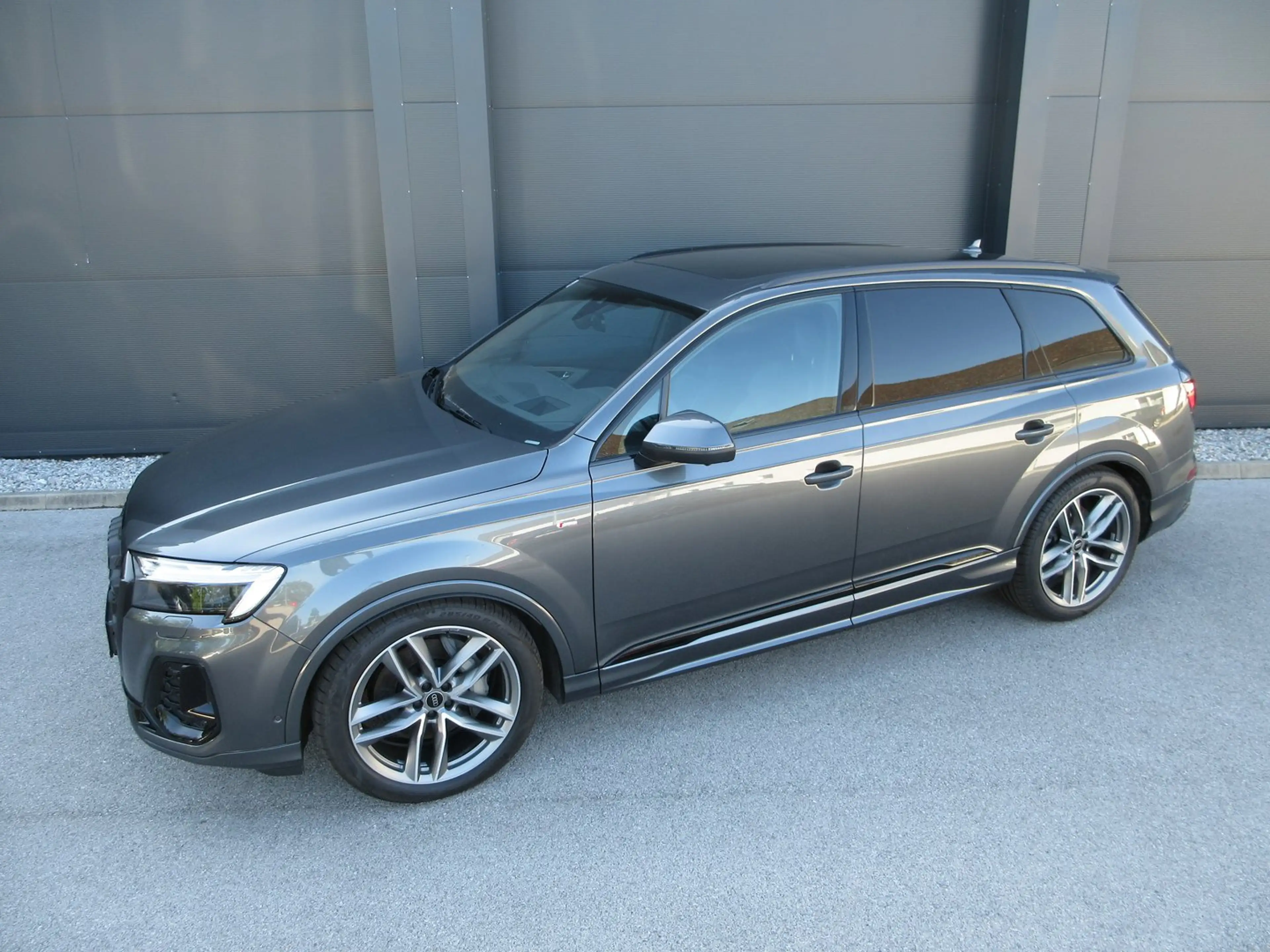 Audi Q7 50 TDI quattro S line — photo 2