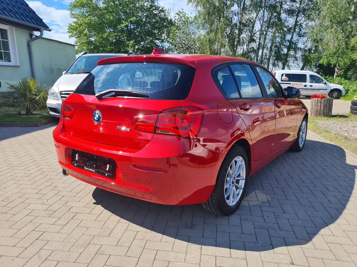 BMW 118 Baureihe 1 Lim. 5-trg. 118d Rood - 2