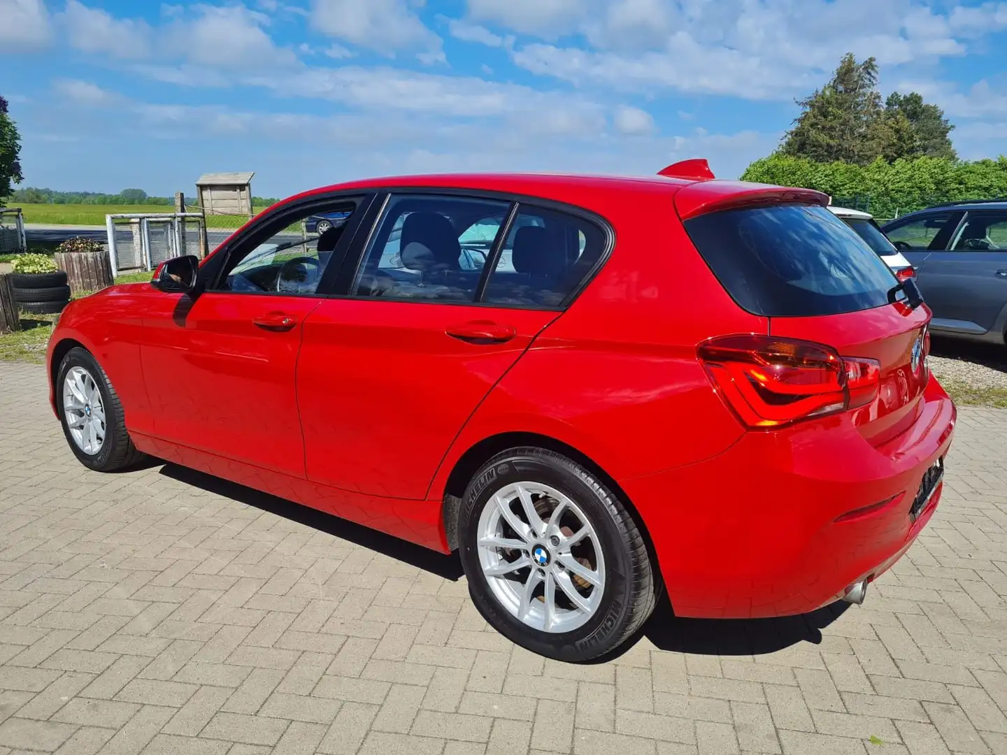 BMW 118 Baureihe 1 Lim. 5-trg. 118d Rood - 1