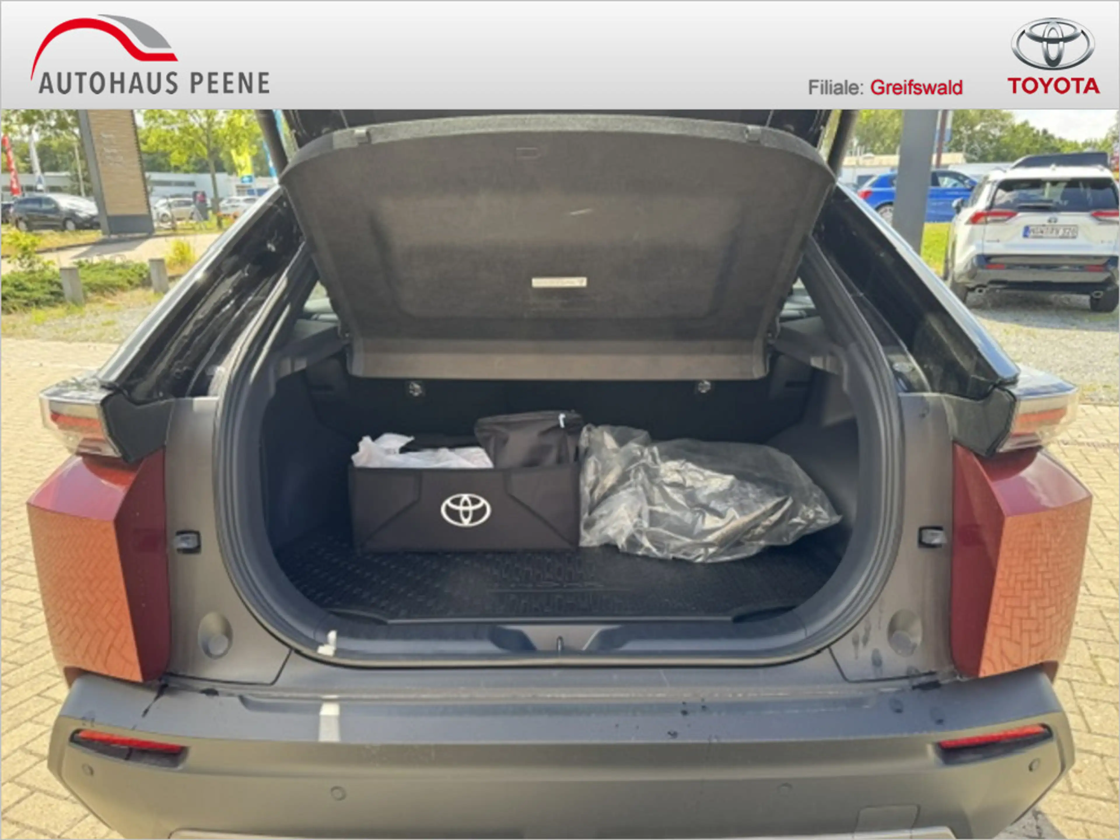 Toyota C-HR+ 252 kW AWD Lounge — photo 12
