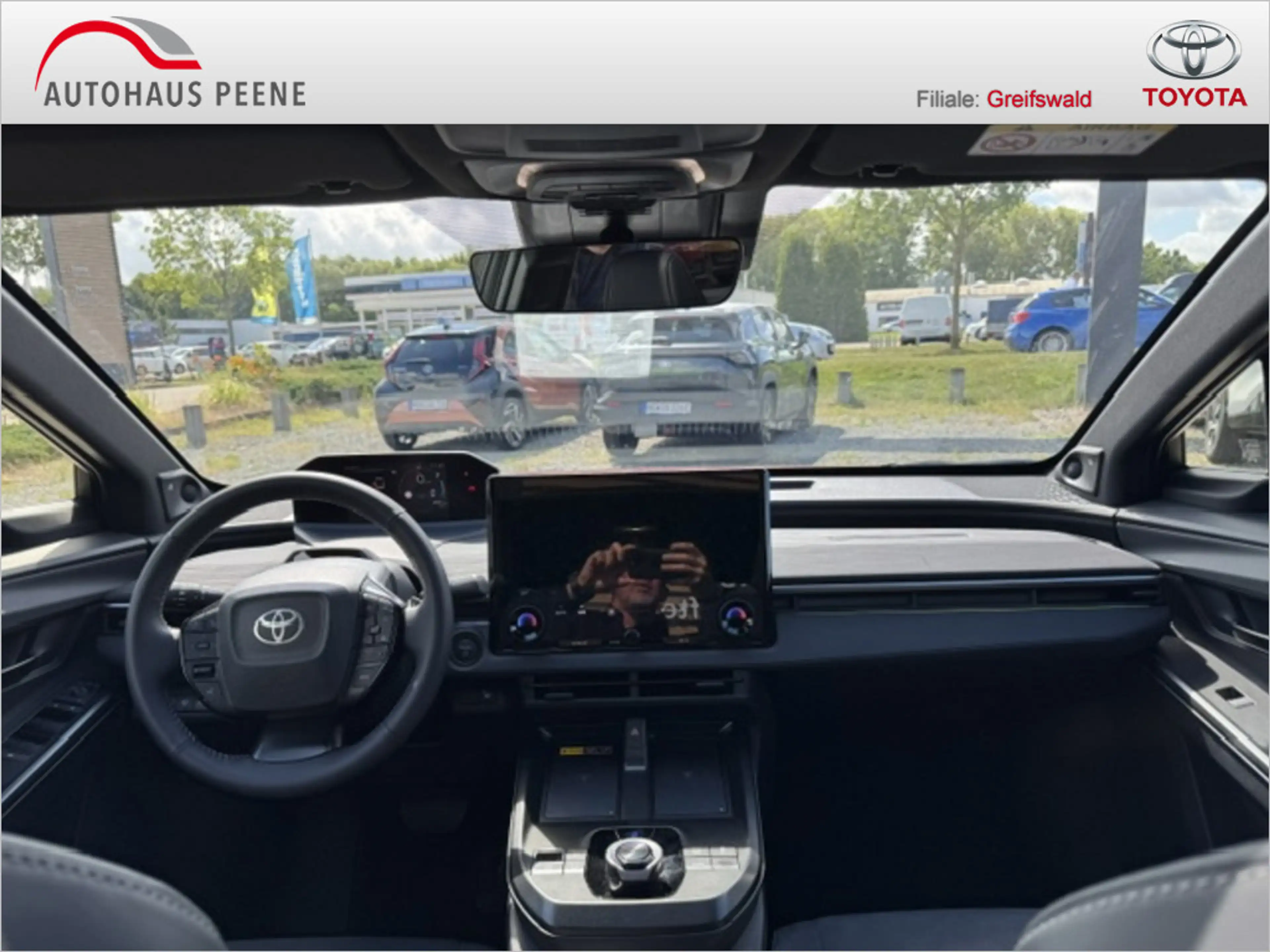 Toyota C-HR+ 252 kW AWD Lounge — photo 9