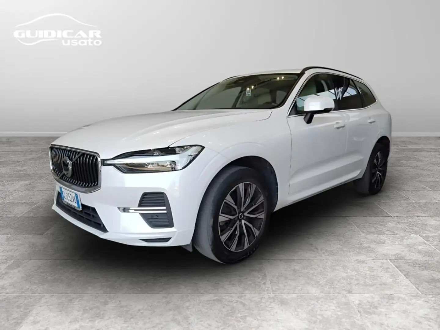 Volvo XC60 2.0 b4 Core awd auto Bianco - 1