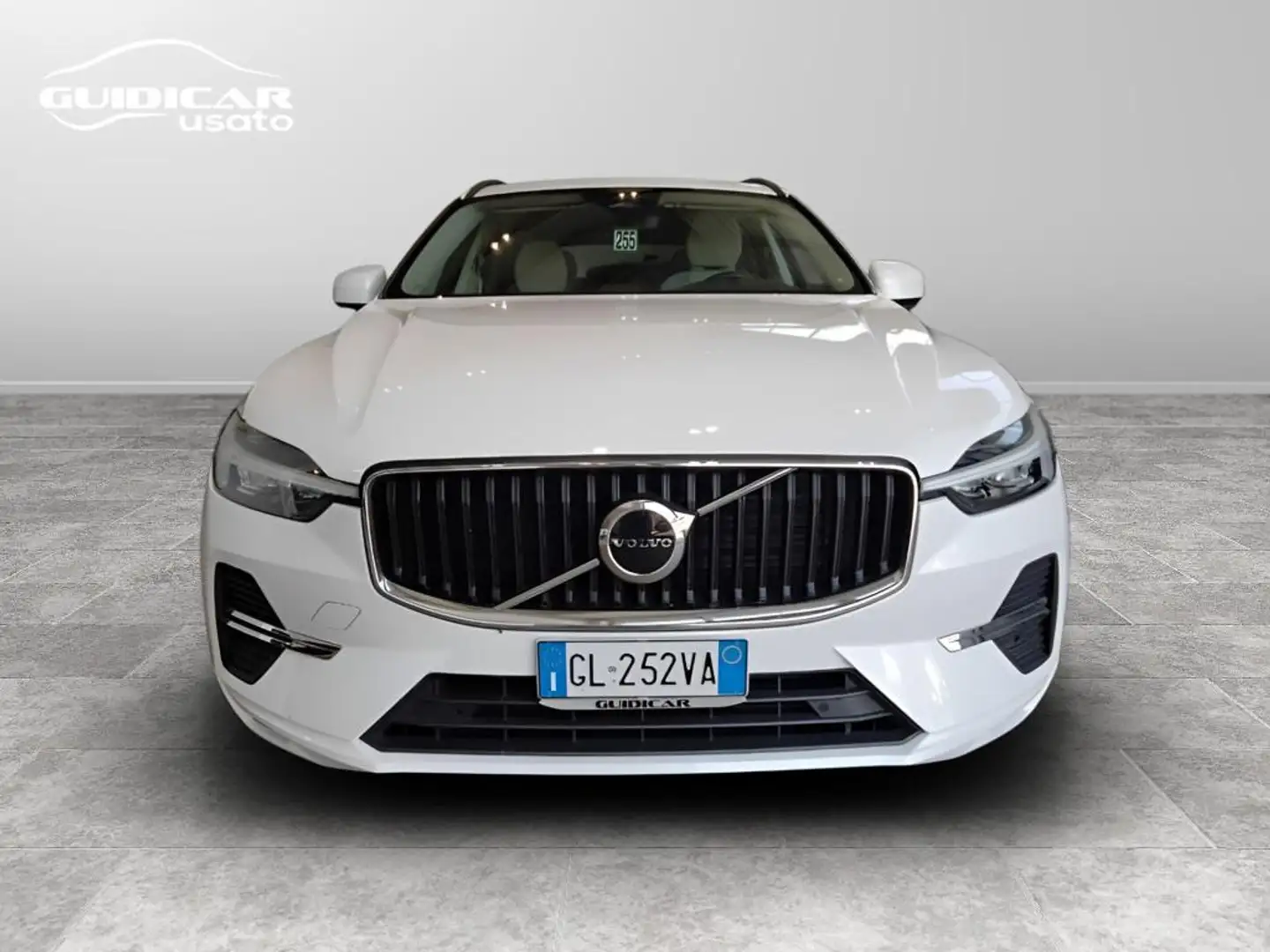 Volvo XC60 2.0 b4 Core awd auto Bianco - 2