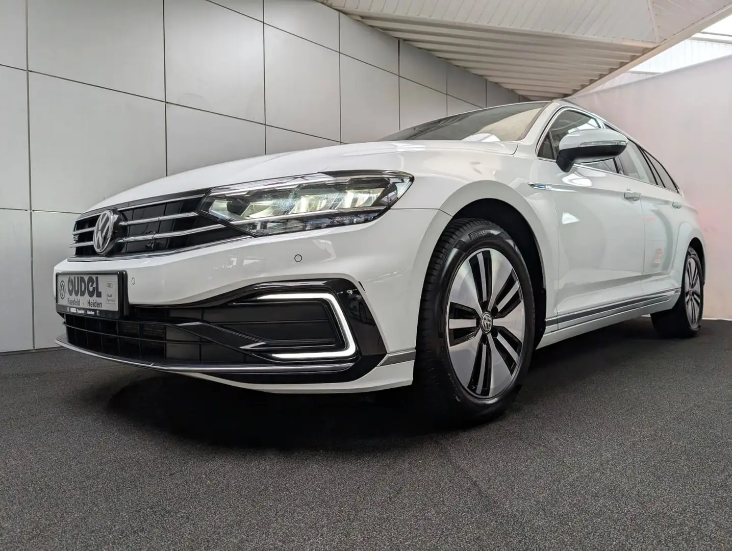 Volkswagen Passat Variant Passat 1.4TSI DSG GTE PlugIn NavApp LaneASS Ergo Weiß - 2