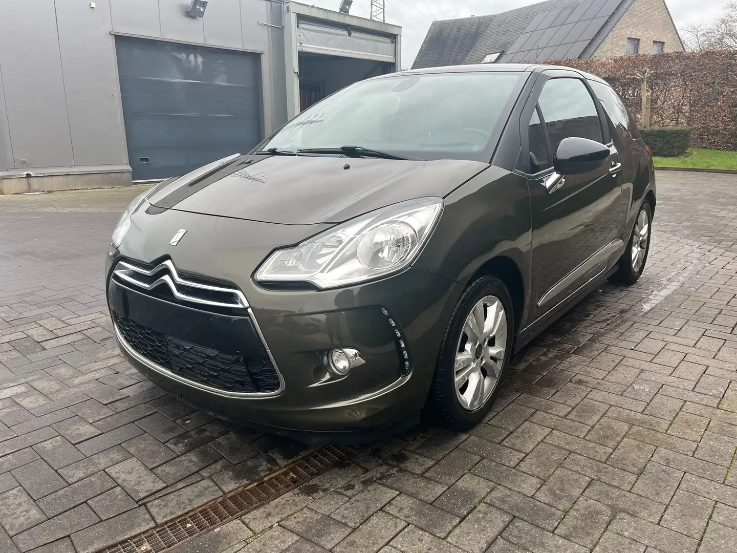 Citroen DS3 1.6 VTi So Chic Коричневий - 1