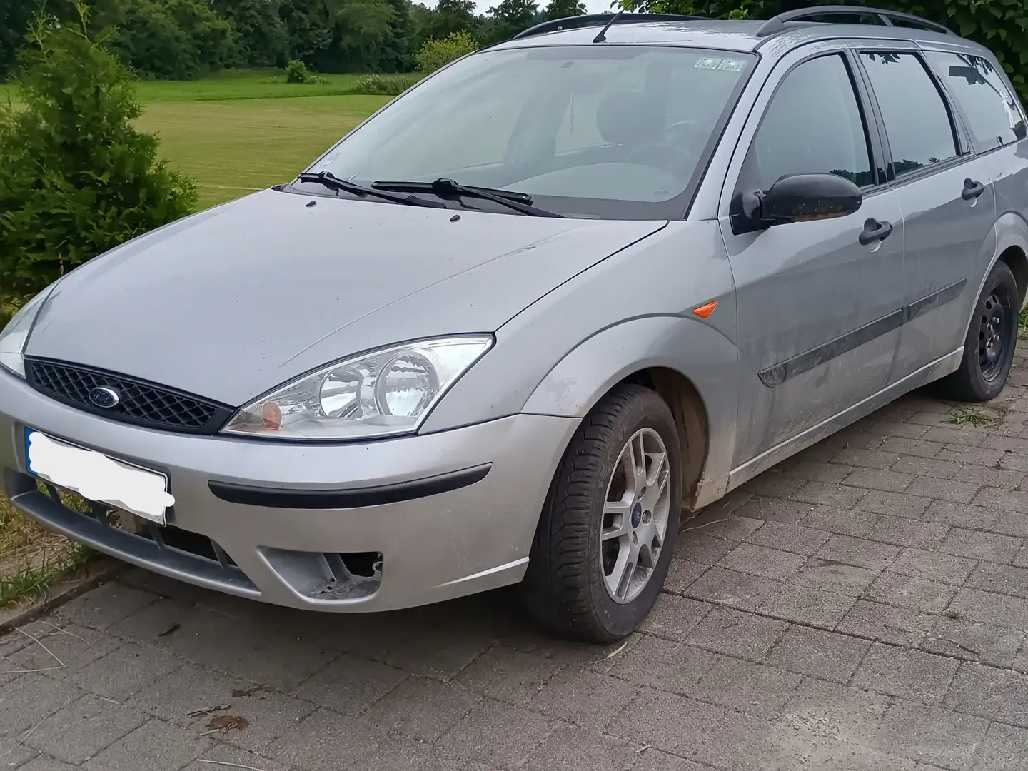 Ford Focus Focus 1.6 Turnier Futura Grau - 2
