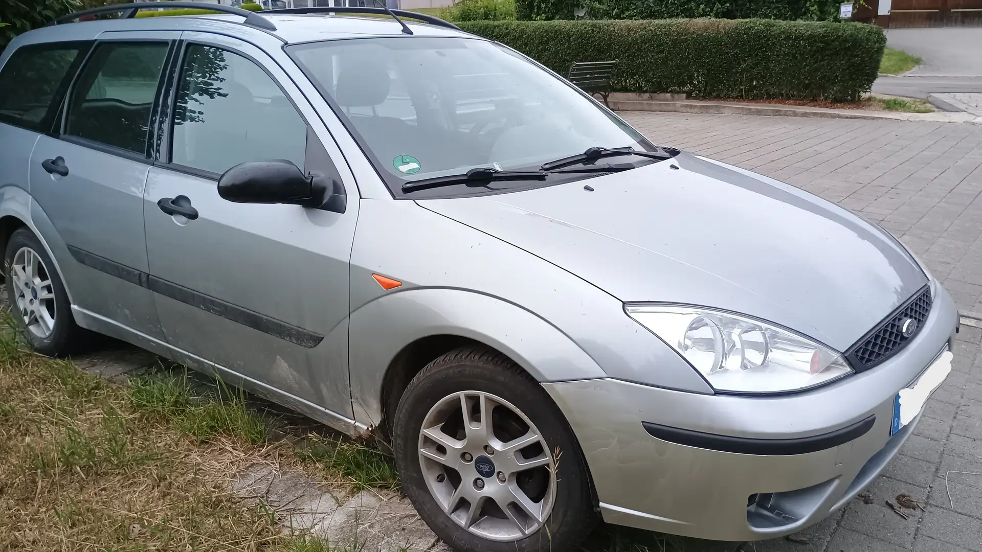 Ford Focus Focus 1.6 Turnier Futura Grau - 1