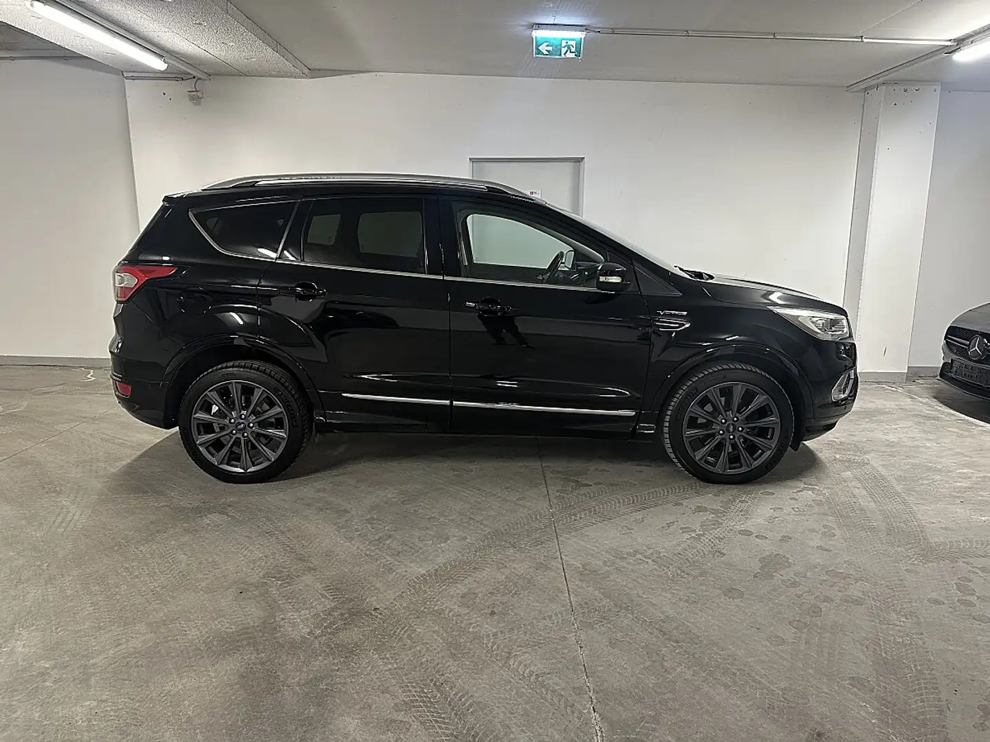 Ford Kuga 2,0 TDCi Vignale Start/Stop Powershift Aut. AWD Schwarz - 2