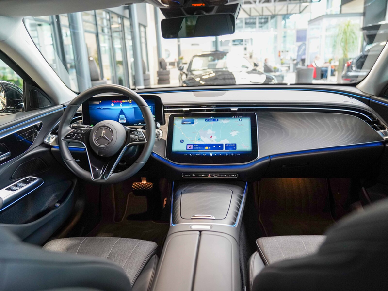 Mercedes-Benz E 220 E 220 d AVANTGARDE 360° KEYLESS CarPlay DISTRONI — photo 14