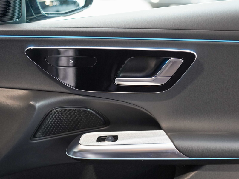 Mercedes-Benz E 220 E 220 d AVANTGARDE 360° KEYLESS CarPlay DISTRONI — photo 12