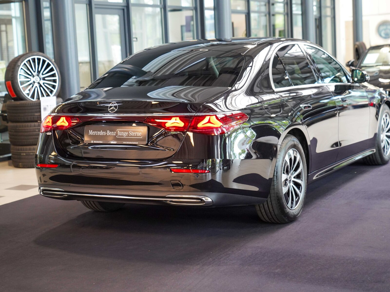 Mercedes-Benz E 220 E 220 d AVANTGARDE 360° KEYLESS CarPlay DISTRONI — photo 4