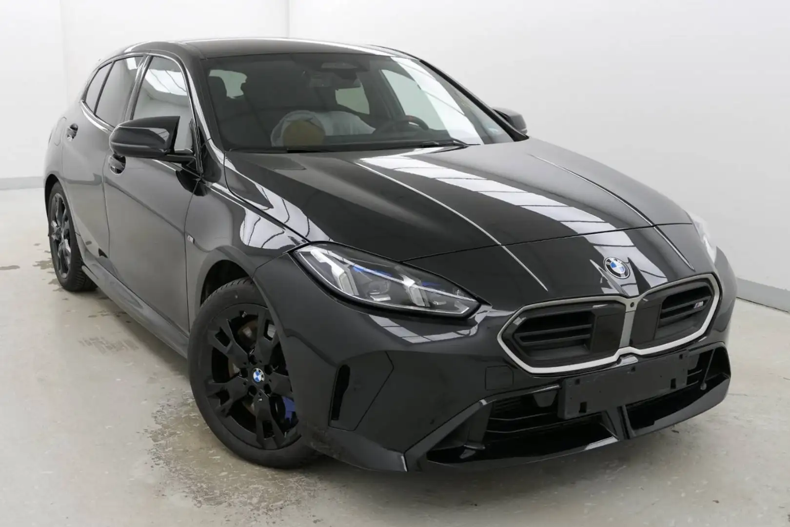 BMW 135 M xDrive Limousine Schwarz - 2