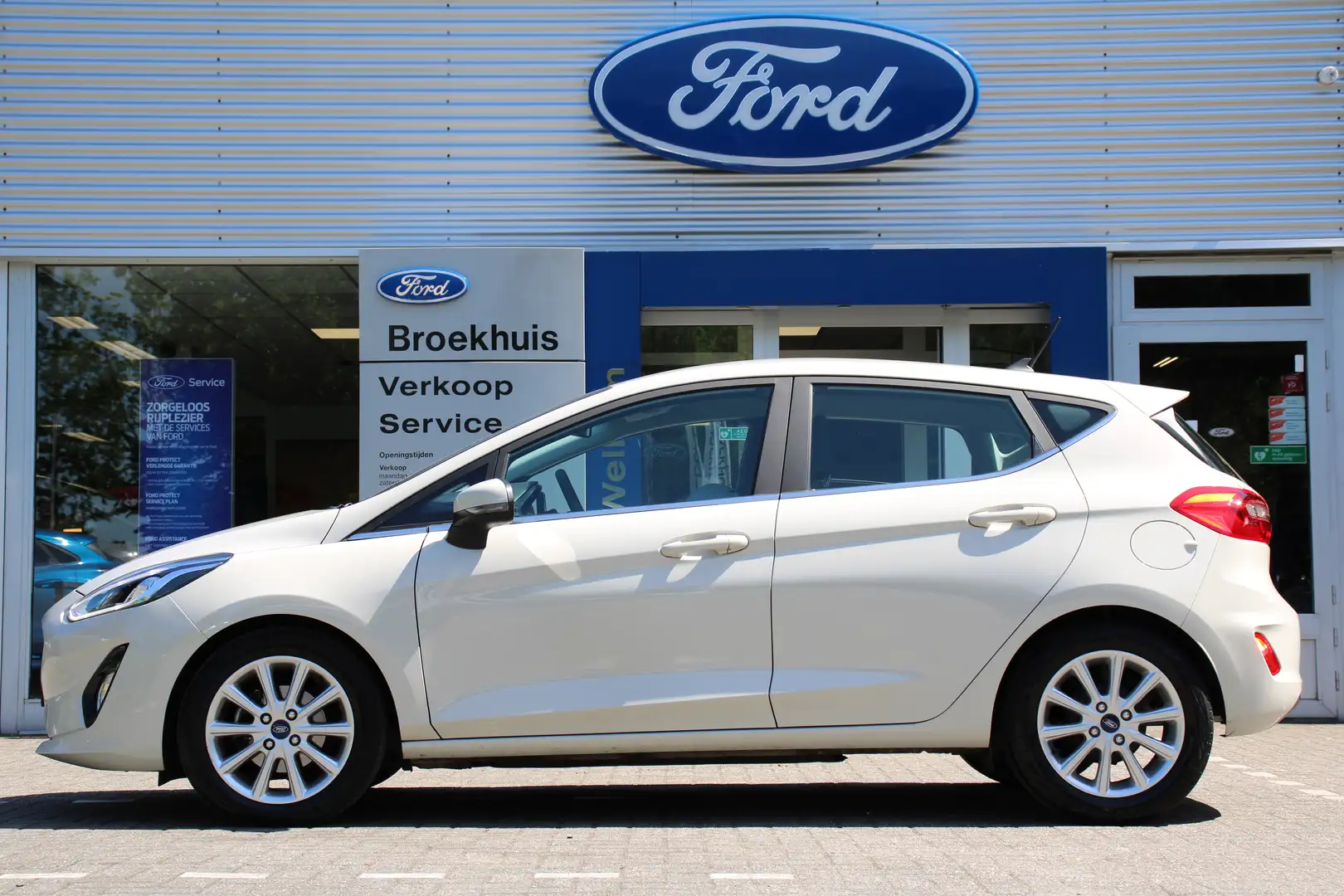 Ford Fiesta 1.0EB TITANIUM | NL-AUTO! | 1 EIGENAAR! | WINTERPA Wit - 2
