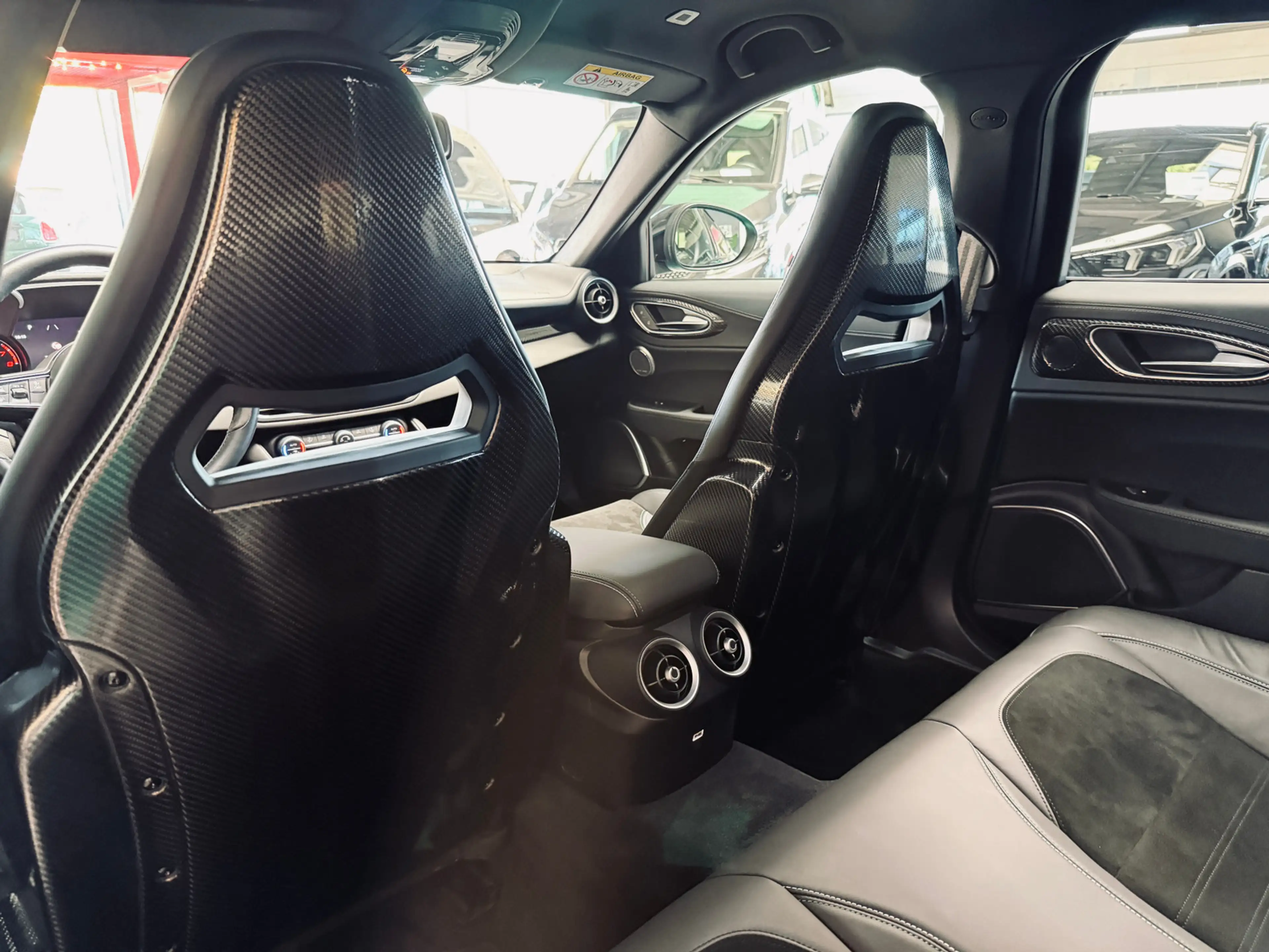 Alfa Romeo Giulia Quadrifoglio |Schalensitze(Sparco)|Carbon| — photo 15