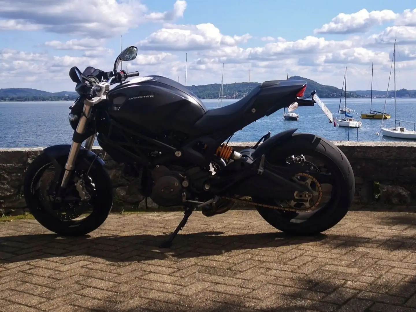 Ducati Monster 696 Plus Azul - 1
