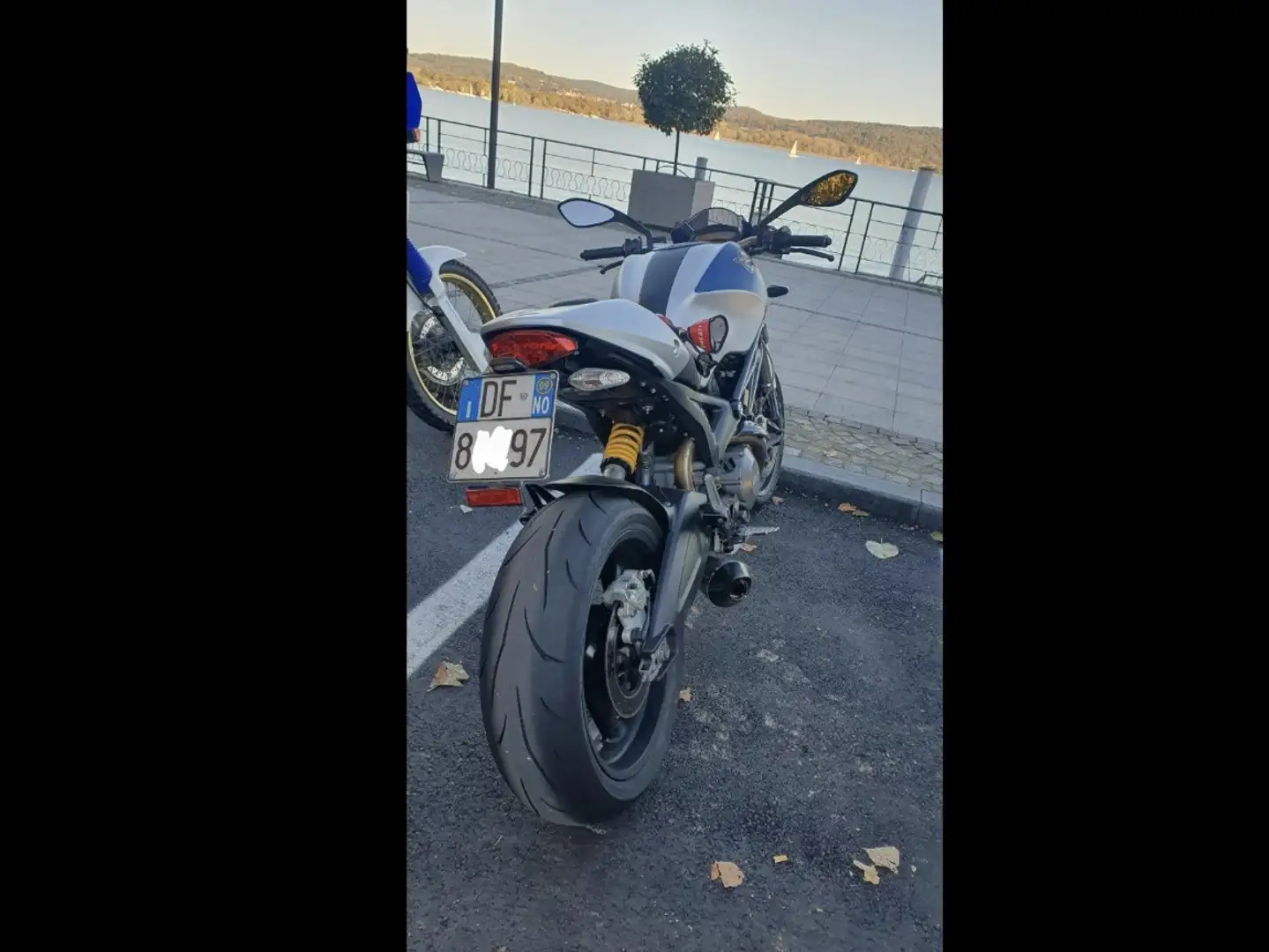 Ducati Monster 696 Plus Azul - 2