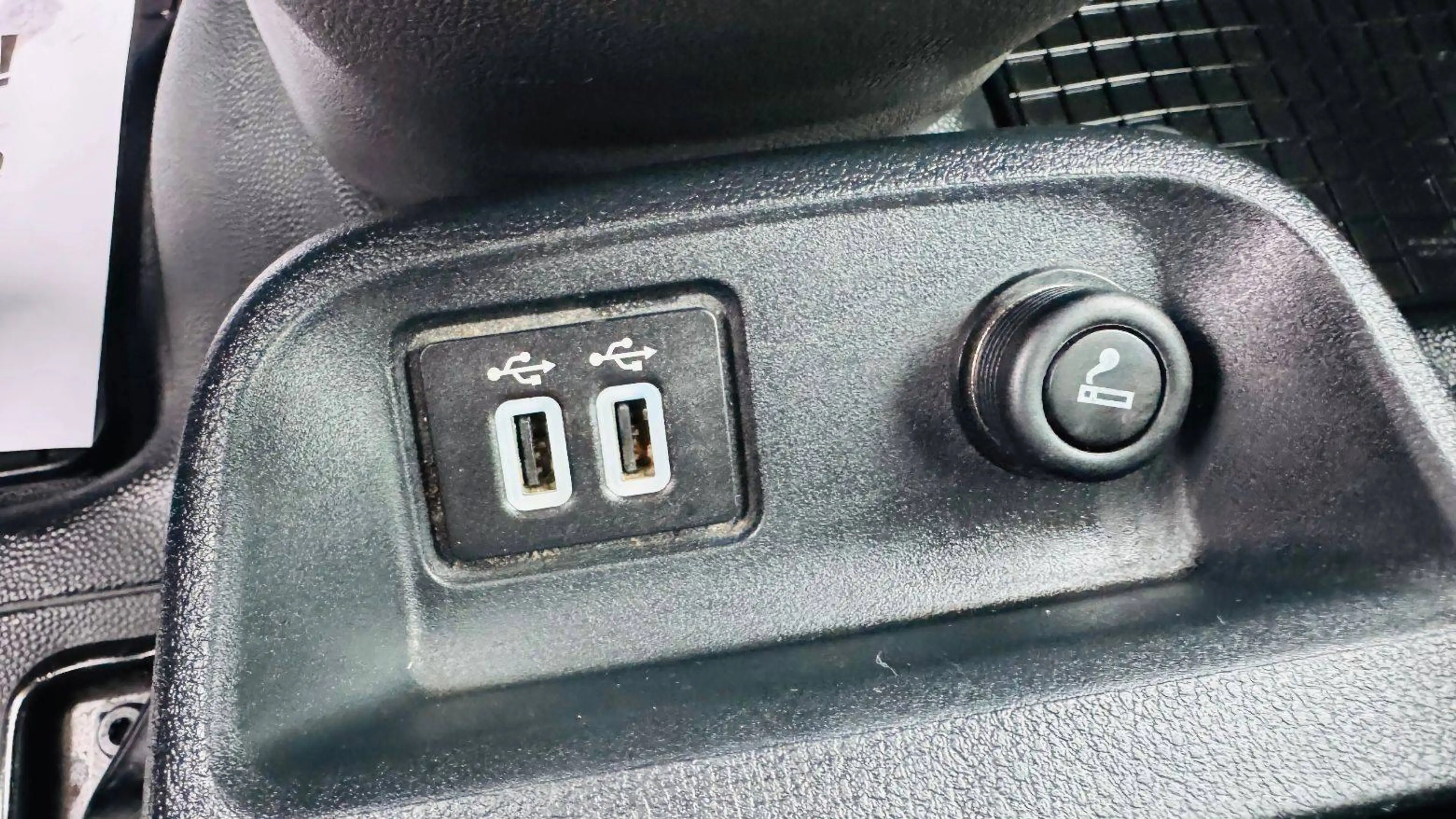 Ford Transit Connect 1.5 TDCI Kasten lang L2+NAVI+KLIMA+6 GANG+PDC+KAMERA+SCHIEBETÜR — photo 14