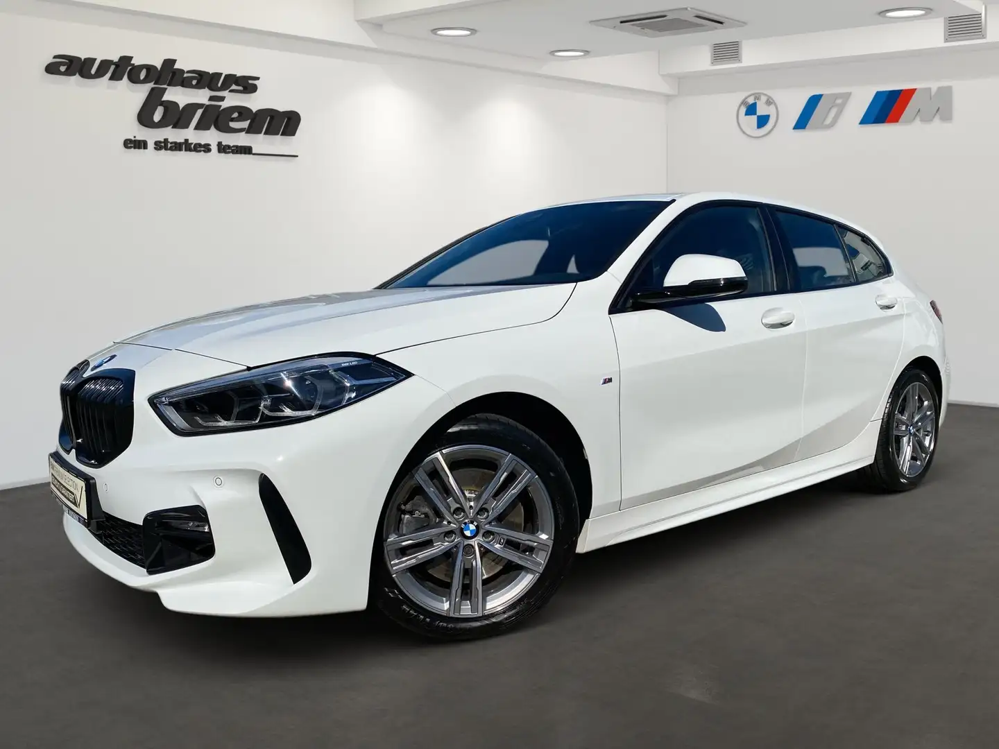 BMW 120 i M Sportpaket, ab 179,- € mtl. Rate Weiß - 1