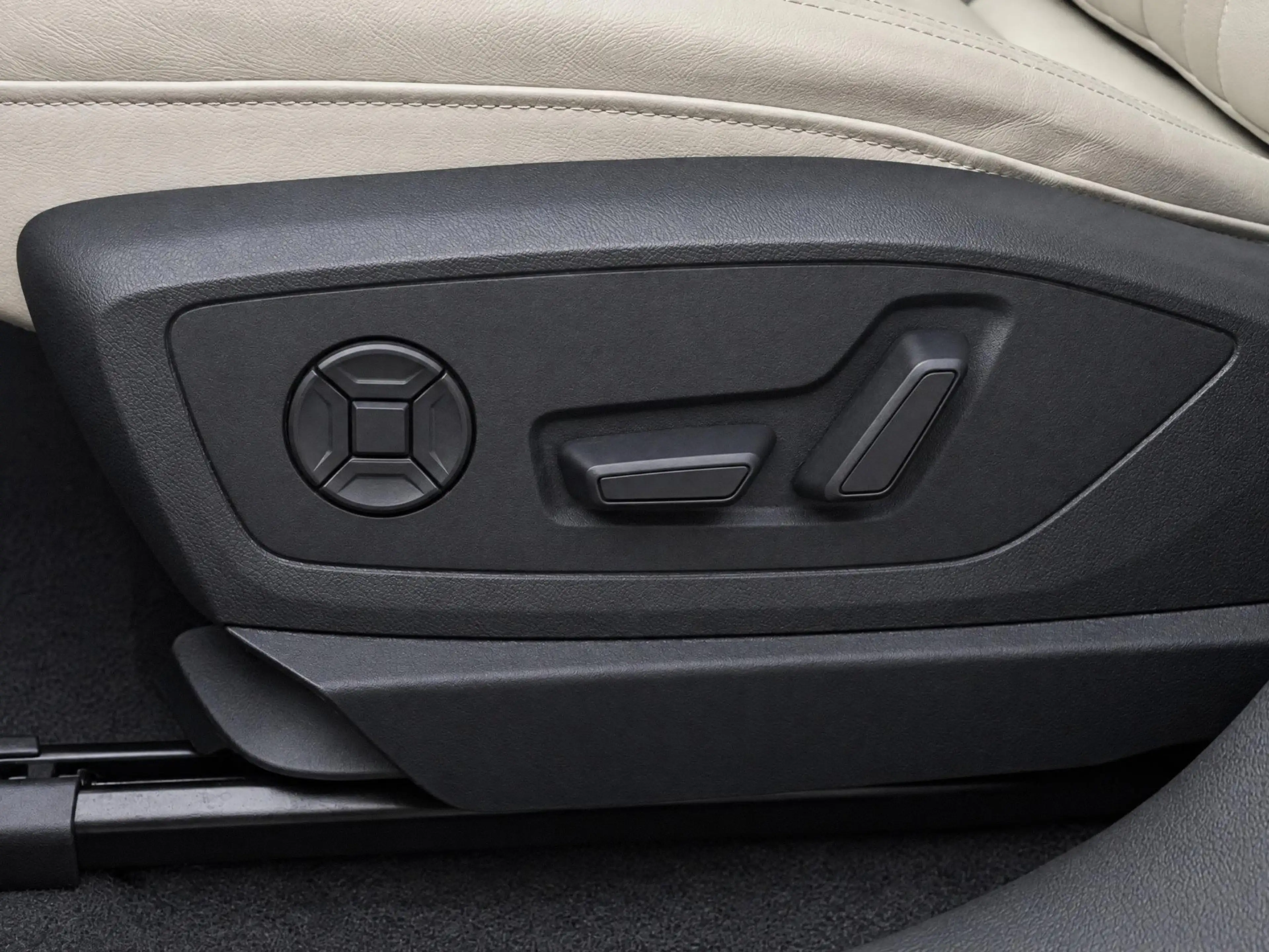 Audi e-tron 55 quattro edition 95 kWh 408pk · Panoramadak · 36 — photo 12