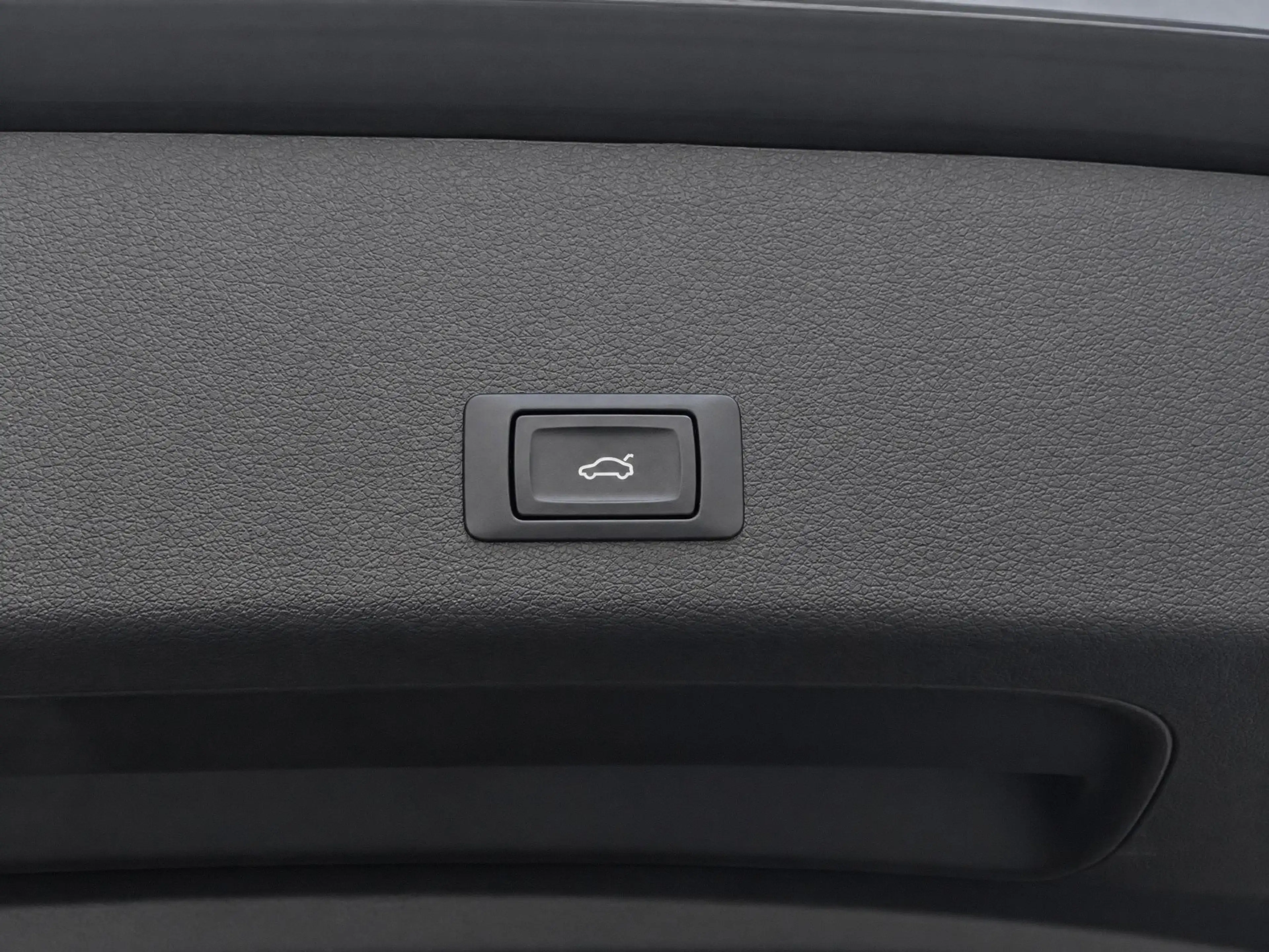 Audi e-tron 55 quattro edition 95 kWh 408pk · Panoramadak · 36 — photo 15