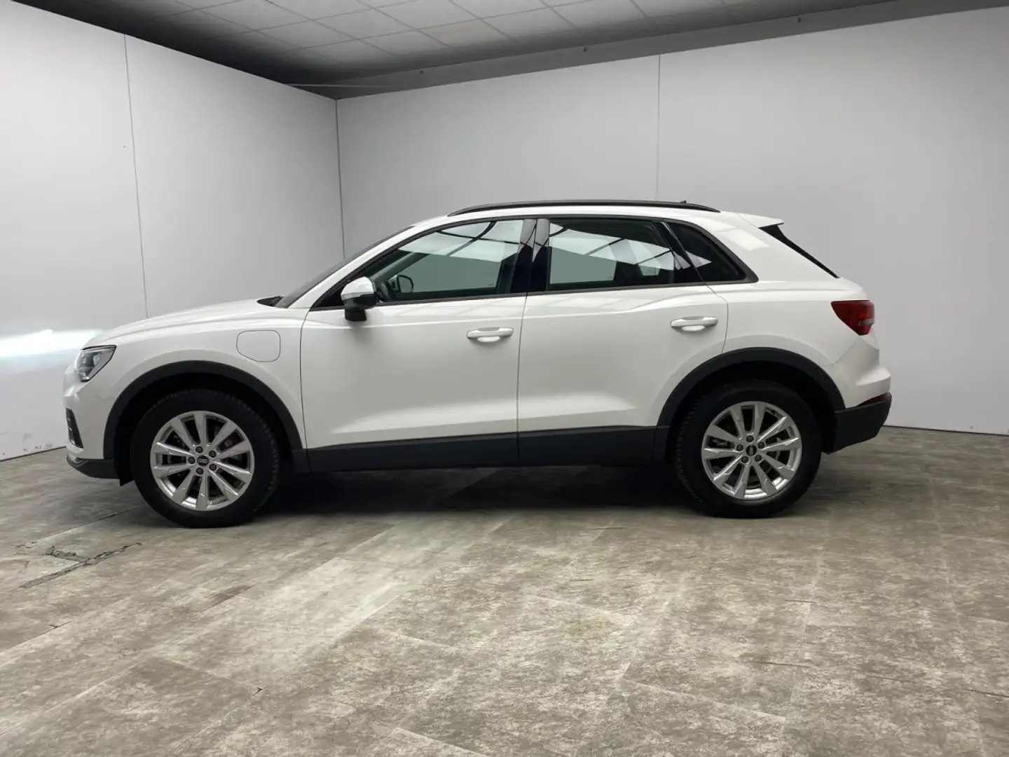 Audi Q3 45 TFSIe Klima Navi Einparkhilfe Sitzheizung Weiß - 2